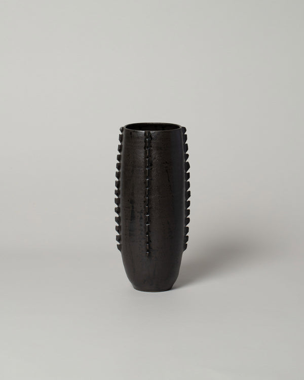 Little Bear Pots Collection Sawtooth Vase in black on a neutral-light background.