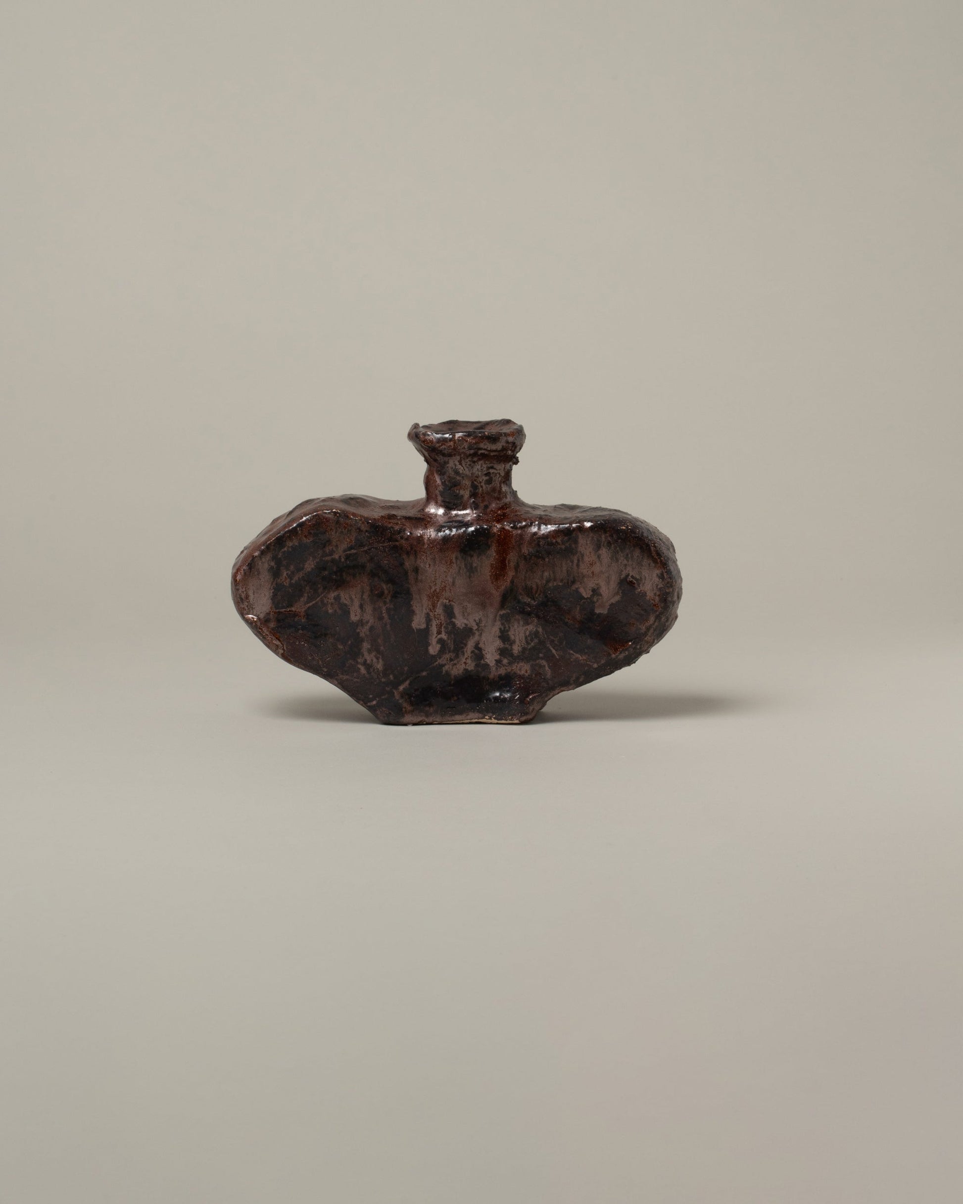 Willem van Hooff Untitled 7 Extra Small Core Vessel on light color background.