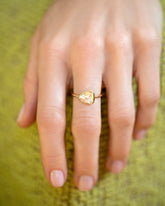 Gusher Chartreuse Sapphire Ring 003 on model.