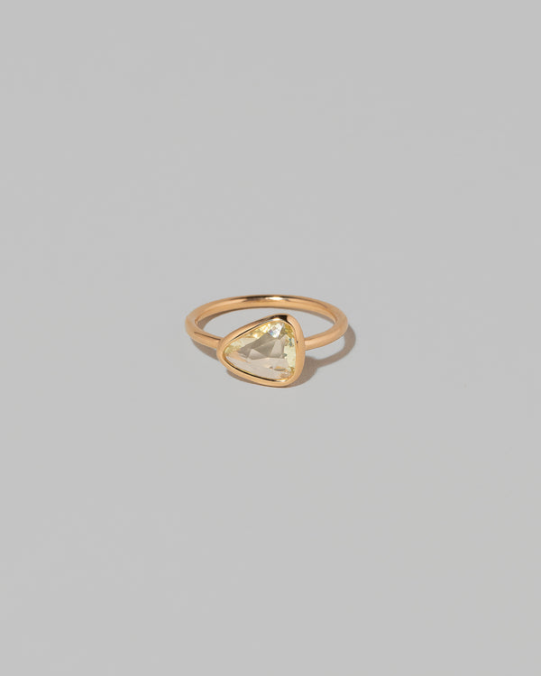 Gusher Chartreuse Sapphire Ring 003 on light color background.