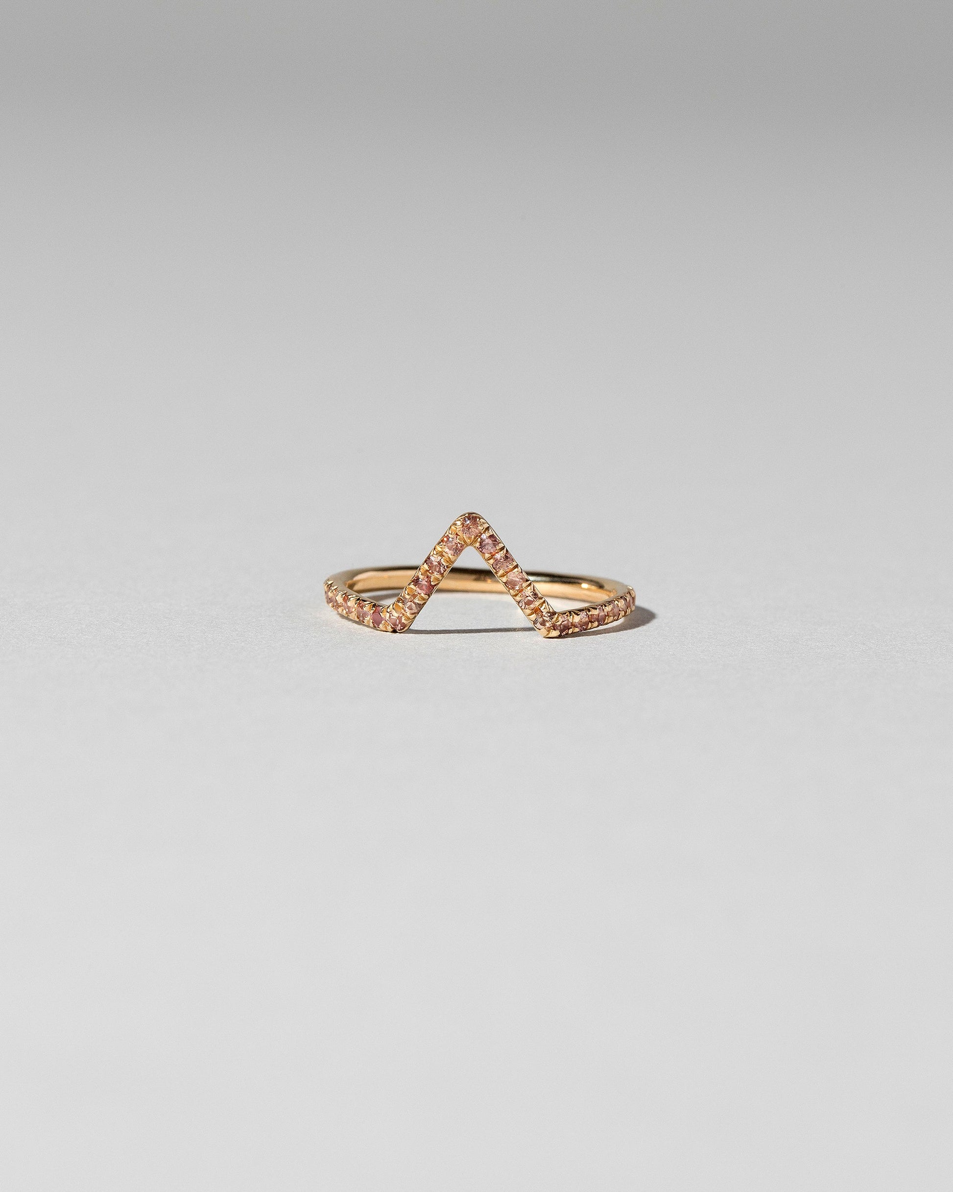  Triangle Band - Pavé on light color background.