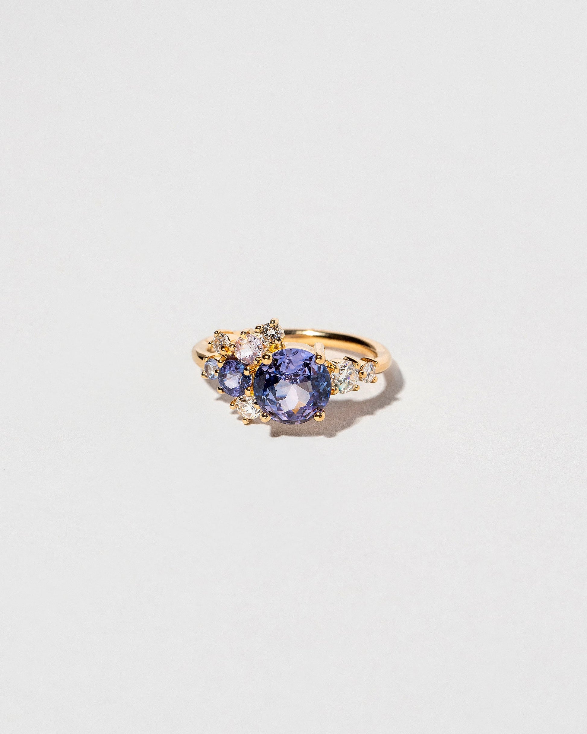 Vega Ring - Bicolor Sapphire on light color background.