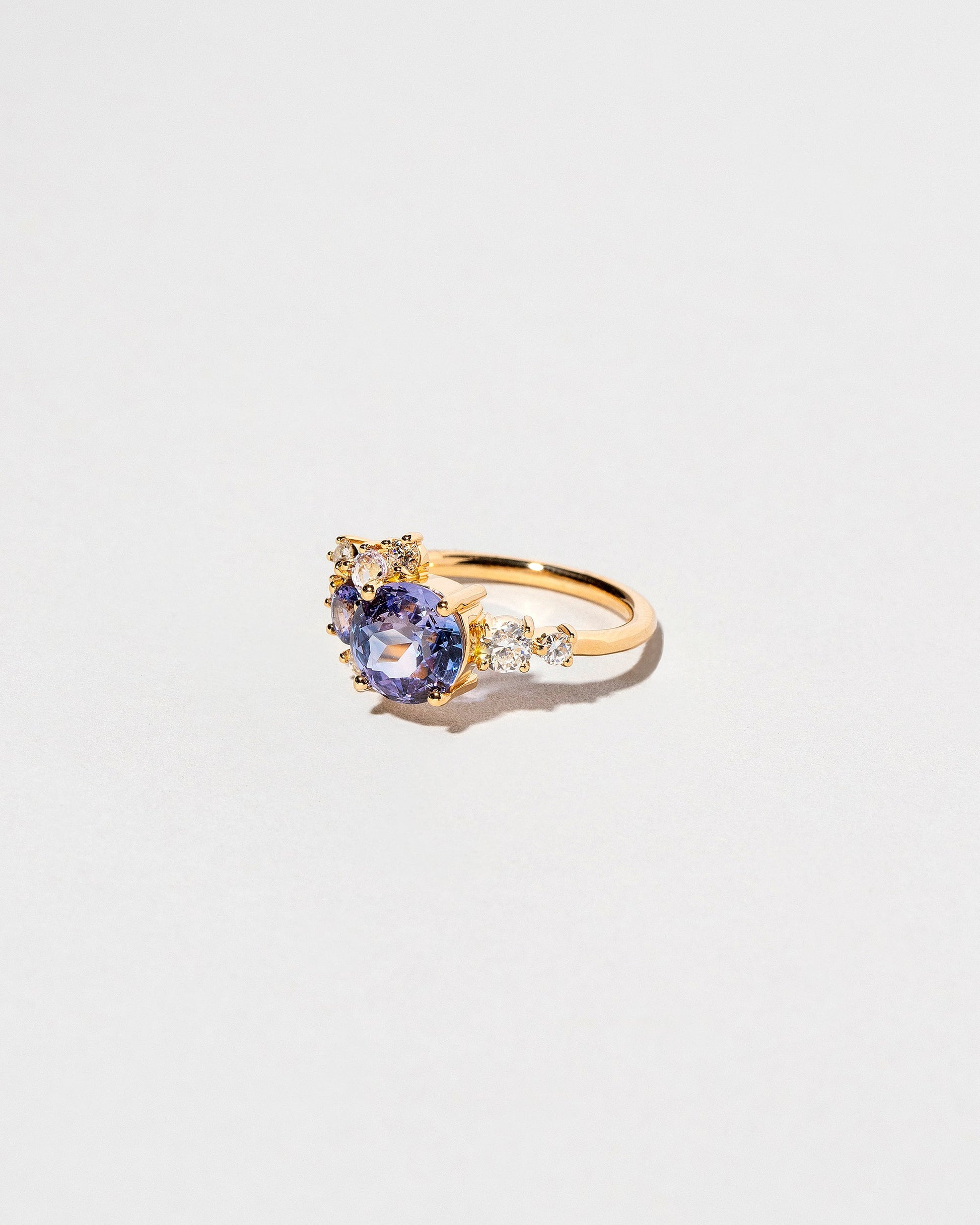 Vega Ring - Bicolor Sapphire on light color background.