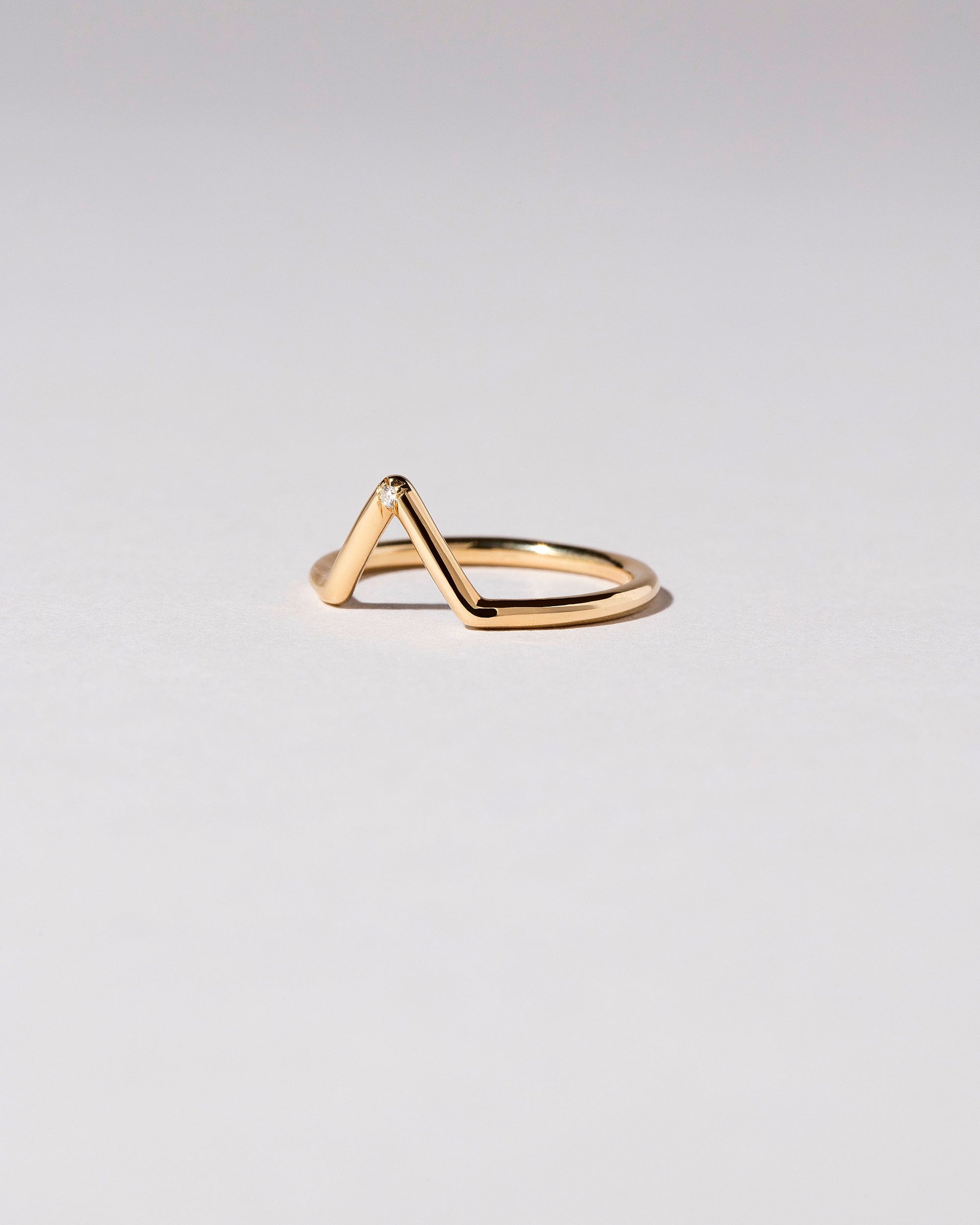 Triangle Band - Single Stone on light color background.
