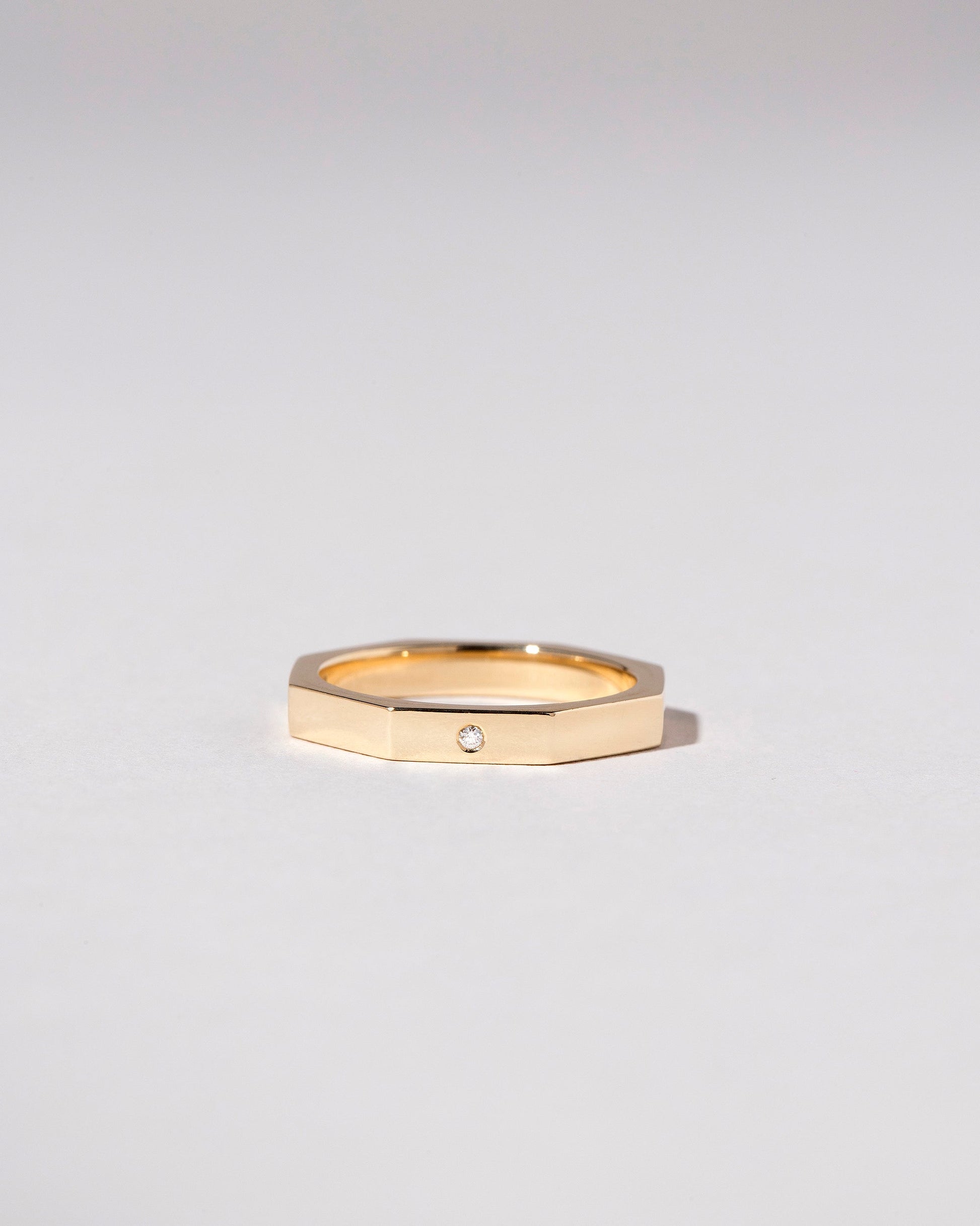 Segmented Band - 3mms on light color background.