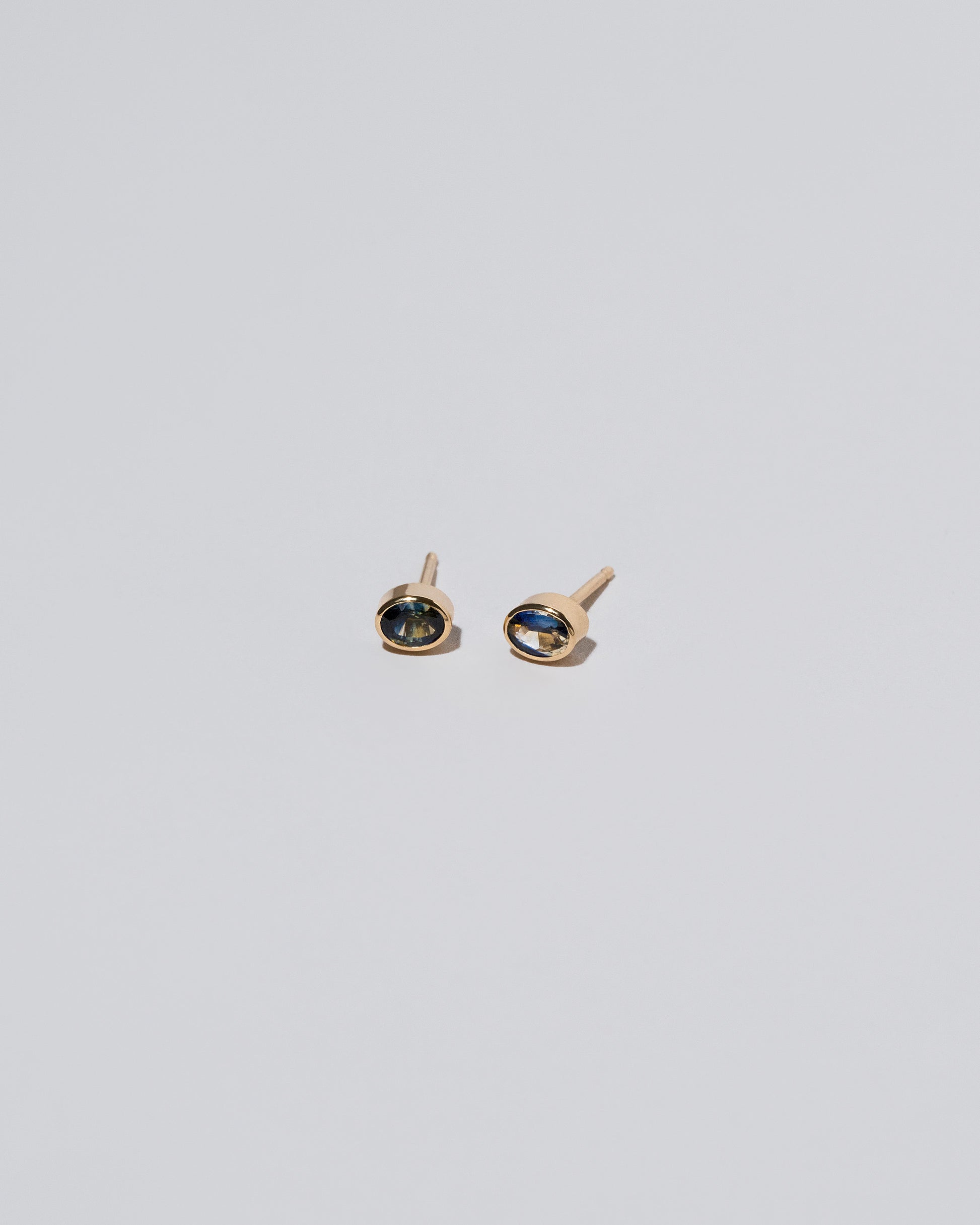 Oval Stud - Bicolor Sapphire on light color background.
