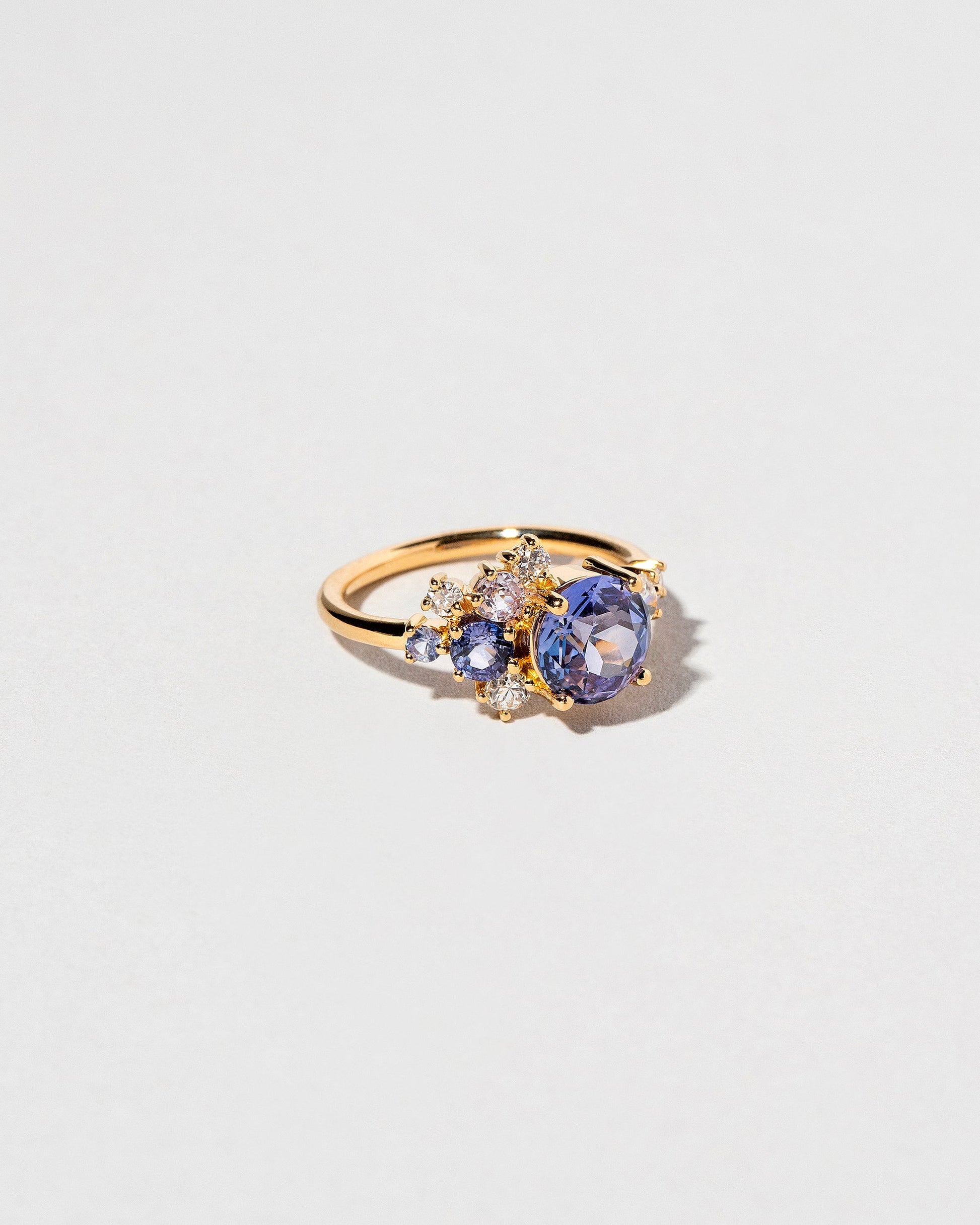 Vega Ring - Bicolor Sapphire on light color background.