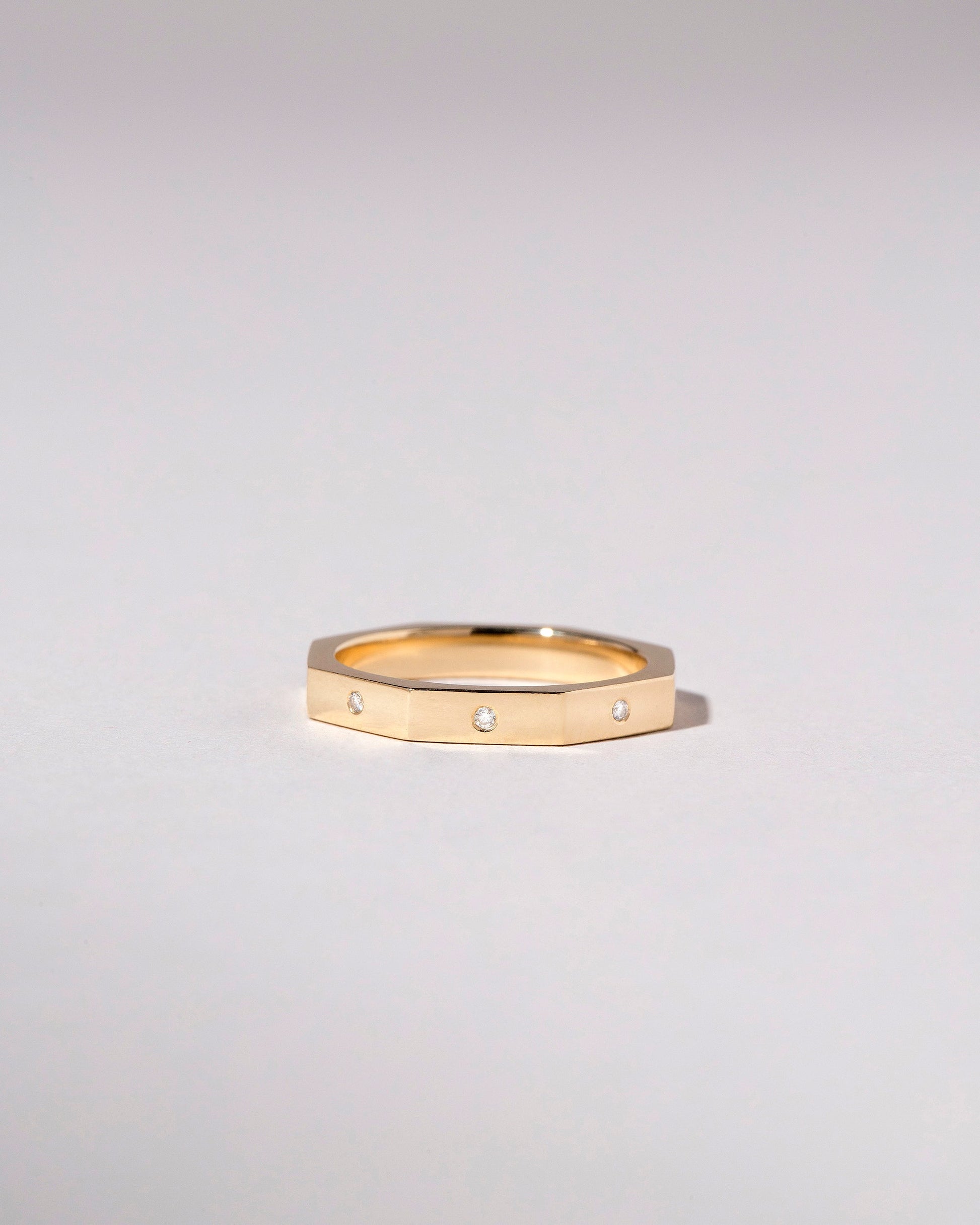 Segmented Band - 3mms on light color background.
