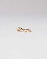  Curve Band - Single Stone on light color background.