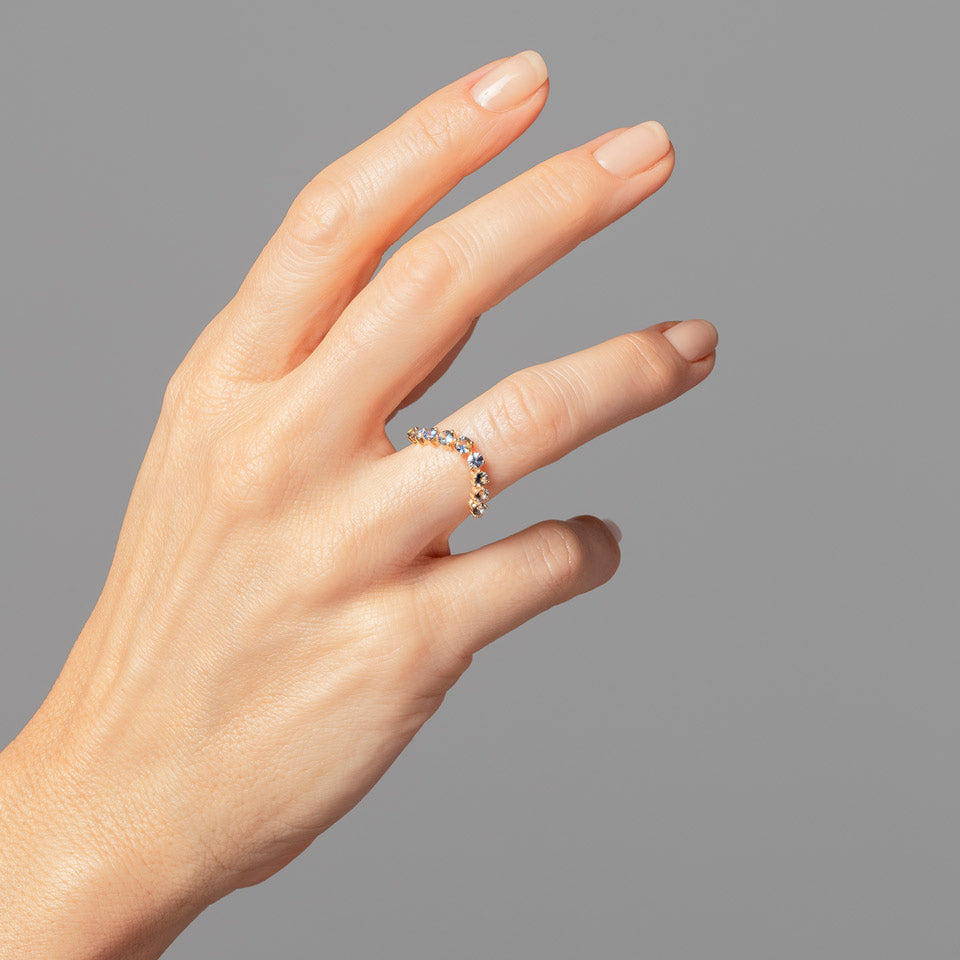 product_details::Swell Band on model.