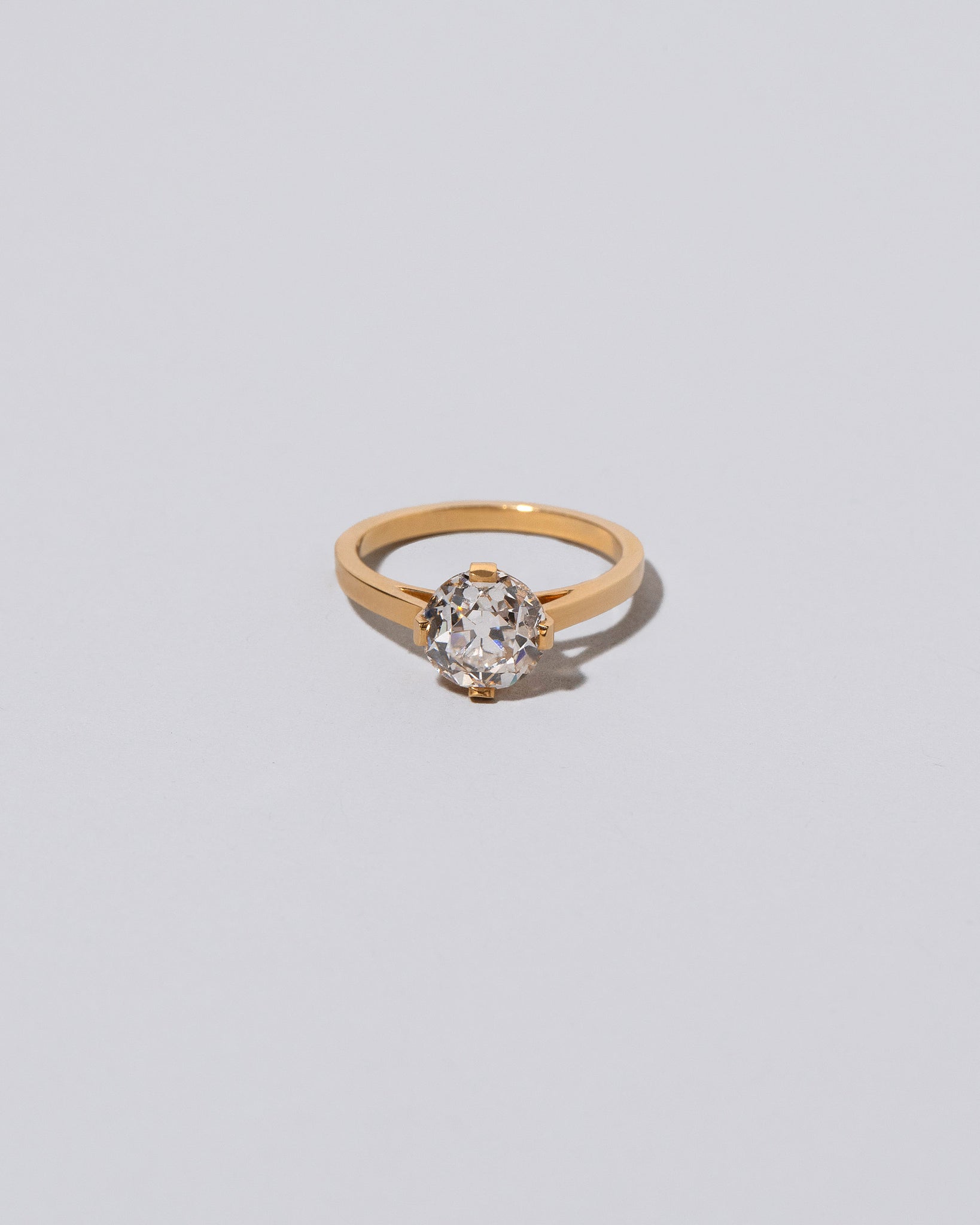 Super White Diamond Barragán Ring on light color background.