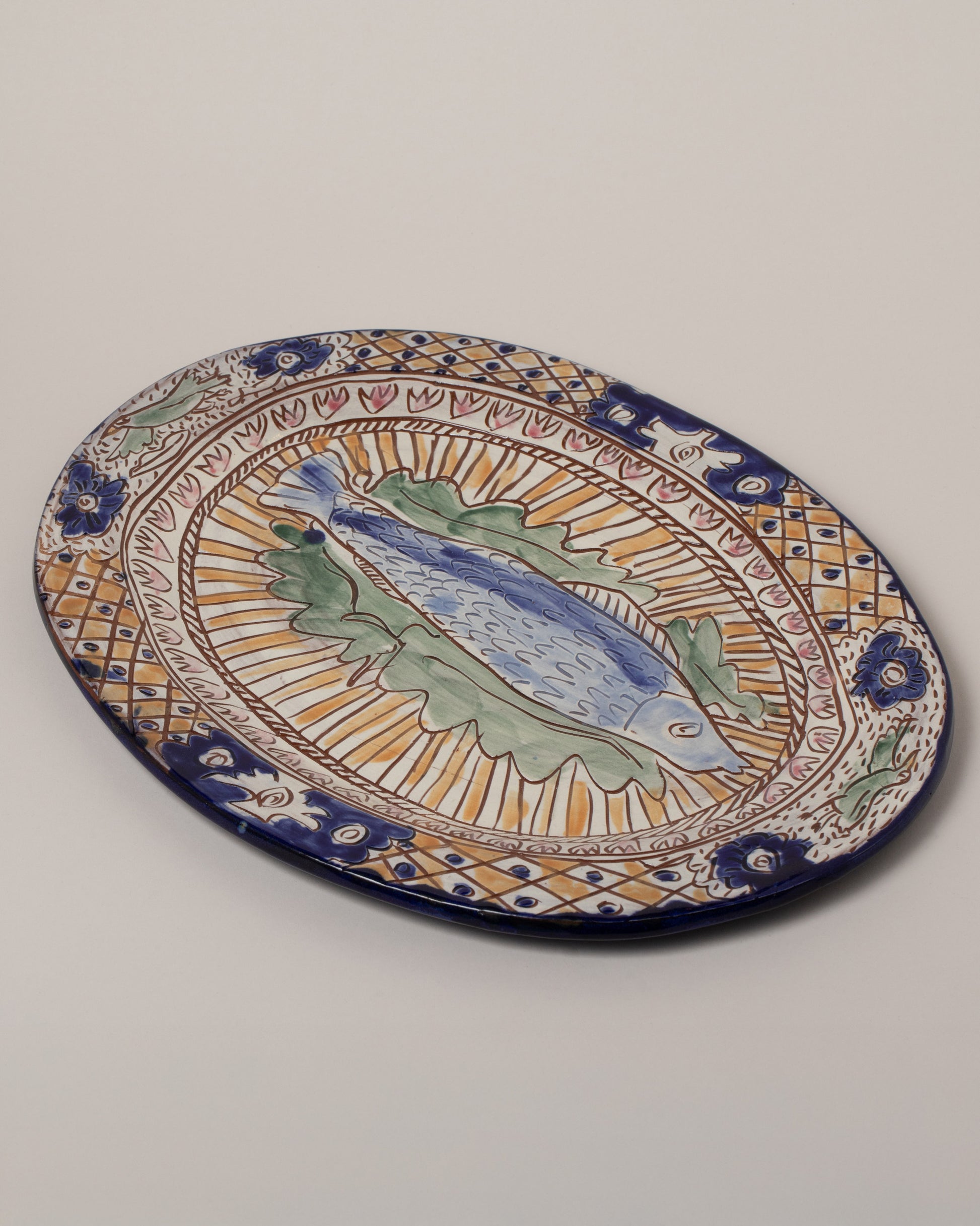 Maggie Boyd Palissy’s My Pal Fish Platter on light color background.