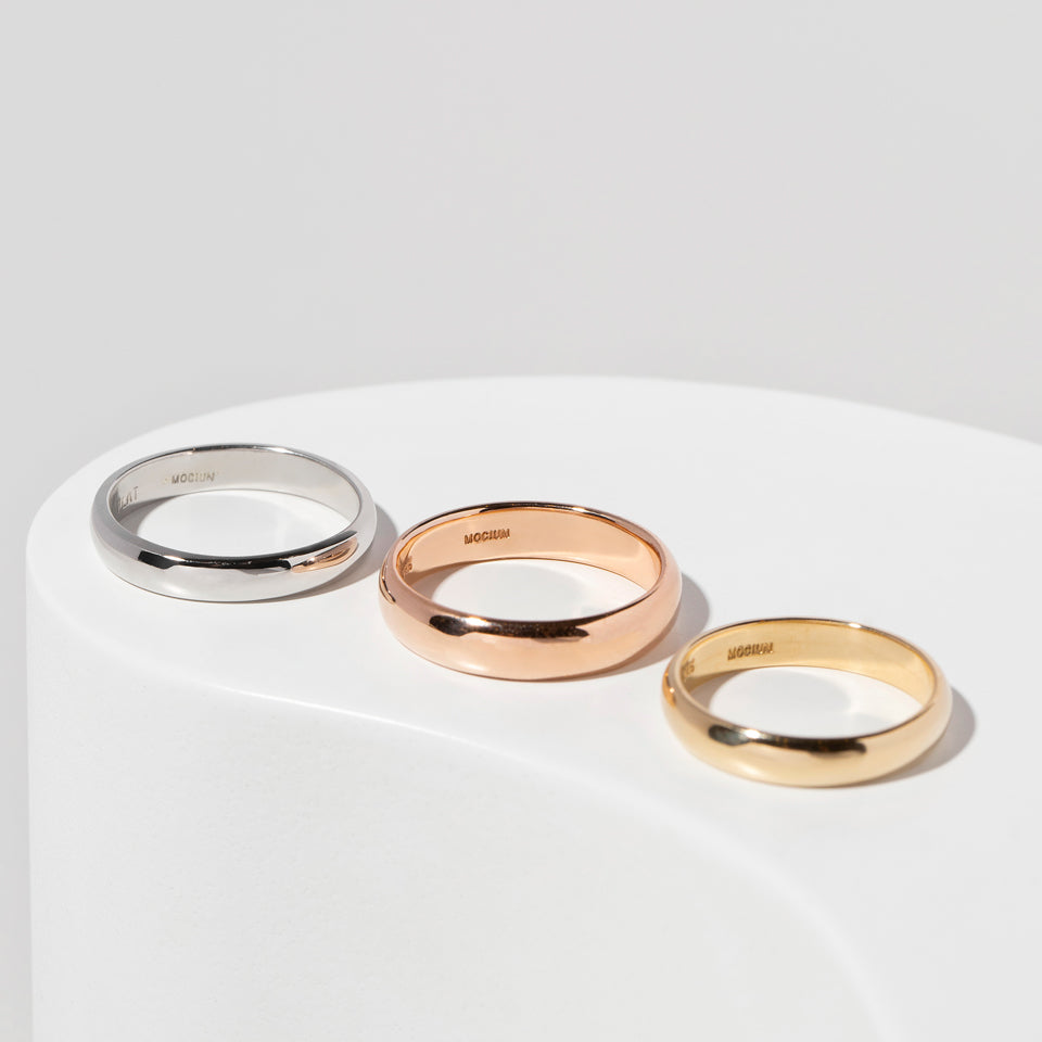 Wedding bands in platinum, rose gold and yellow gold