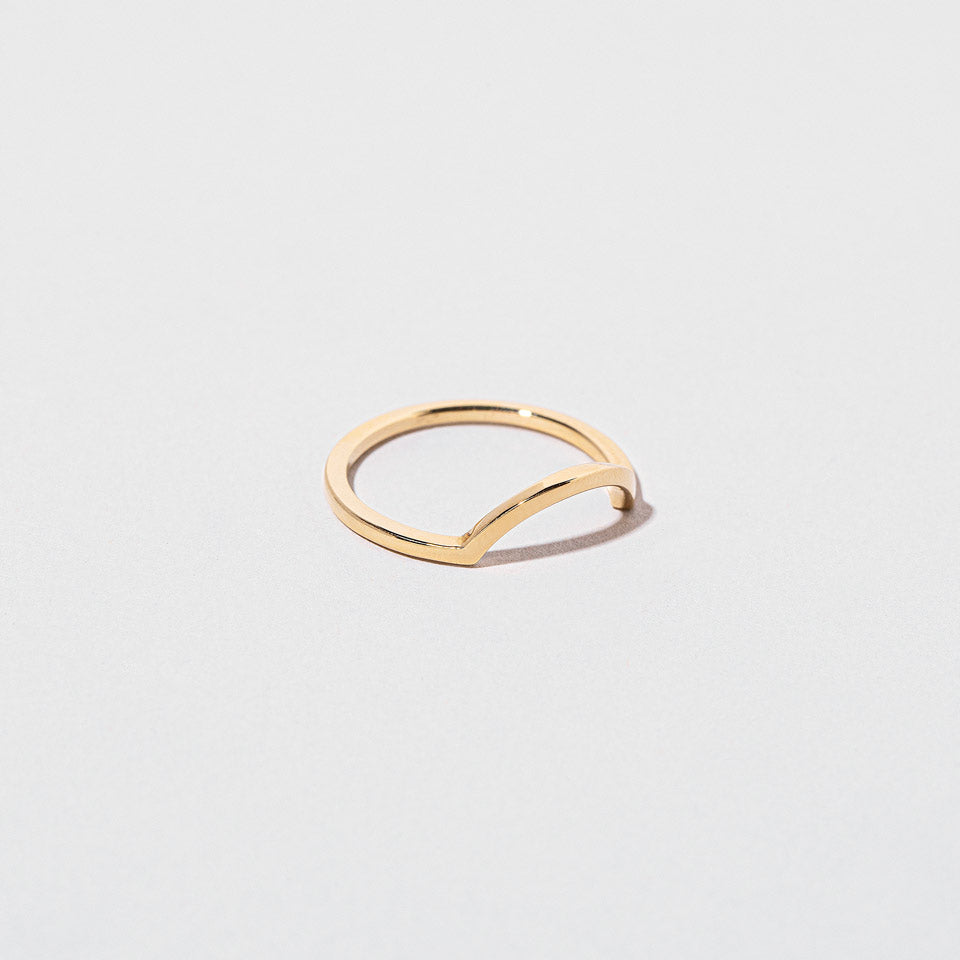 product_details::Closeup details of the Gold Square Wire Curve Band on light color background.
