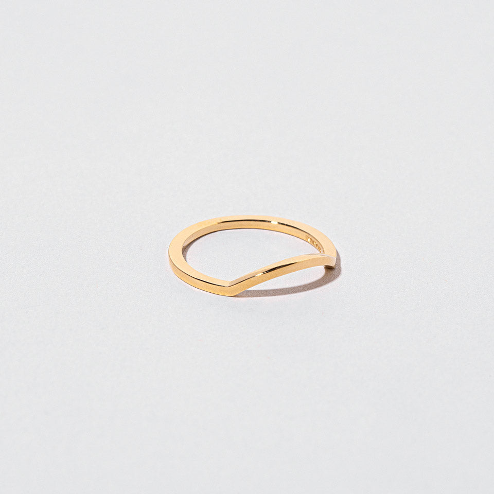 product_details::View from the side of the Gold Square Wire Mini Curve Band on light color background.