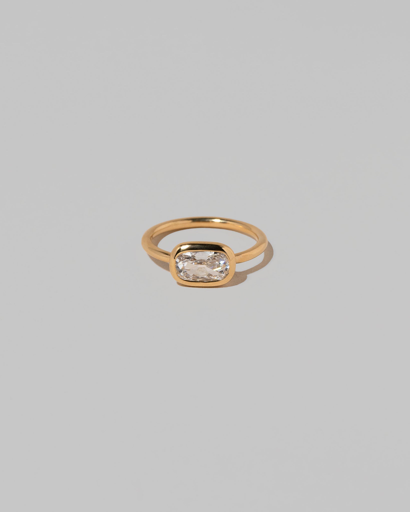 Gusher Diamond Ring 017 on light color background.