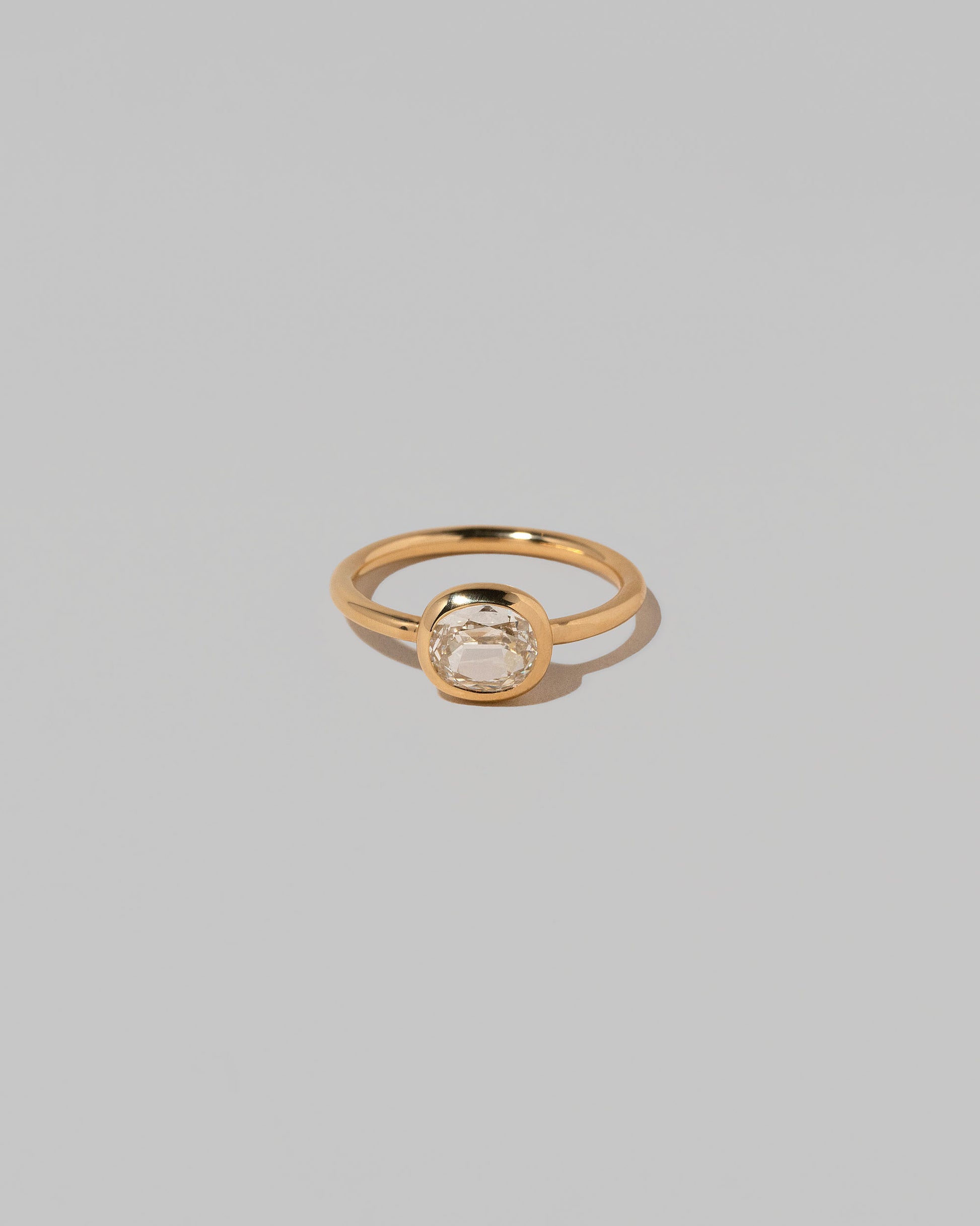Gusher Diamond Ring 018 on light color background.
