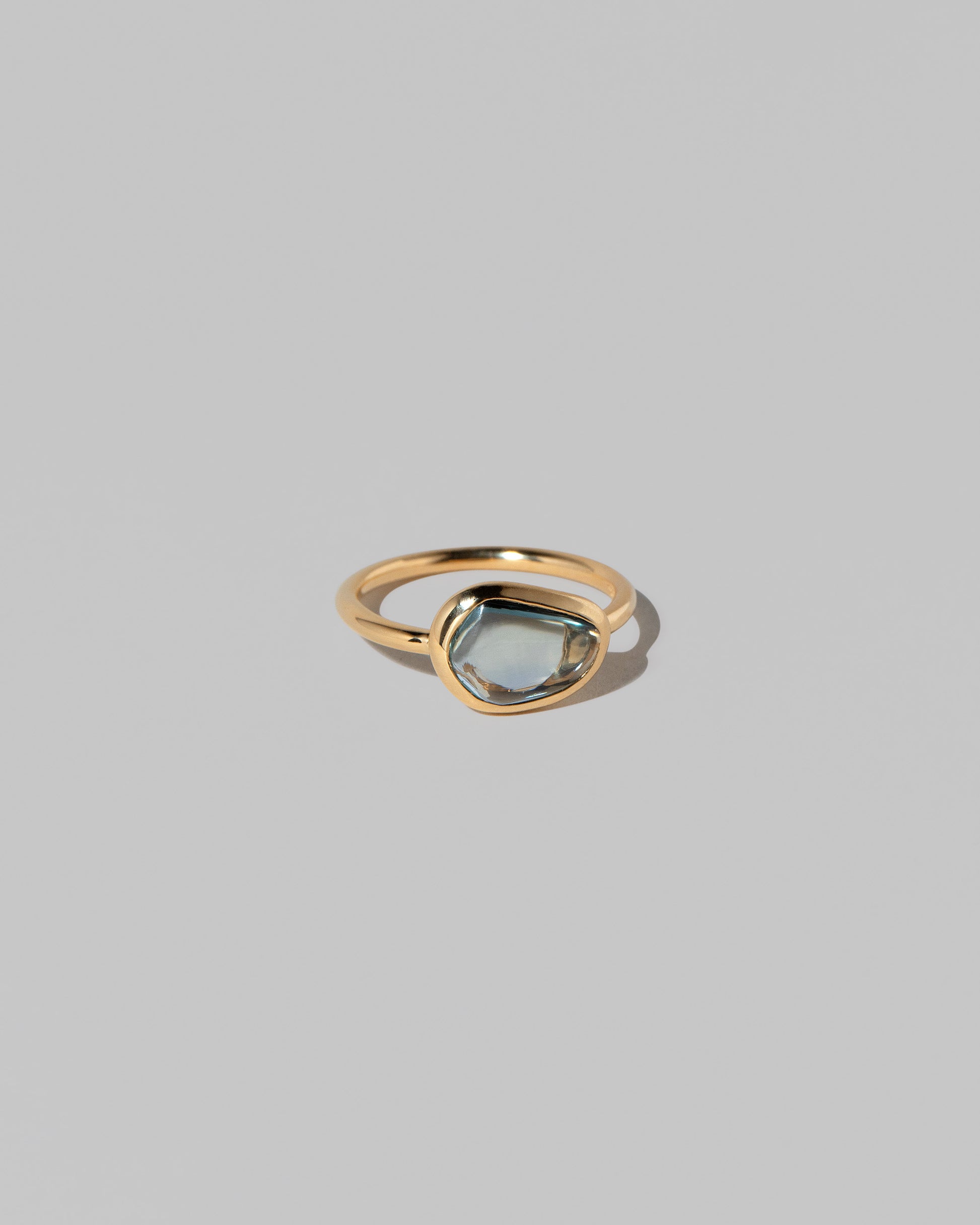 View from the side of the Gusher Bicolor Sapphire Ring 024 on light color background.