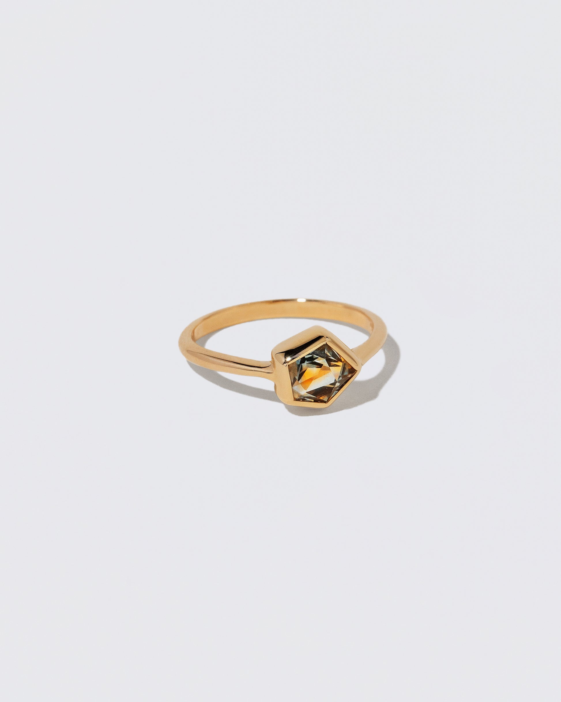 View from the side of the Geyser Bicolor Sapphire Ring 009 on light color background.