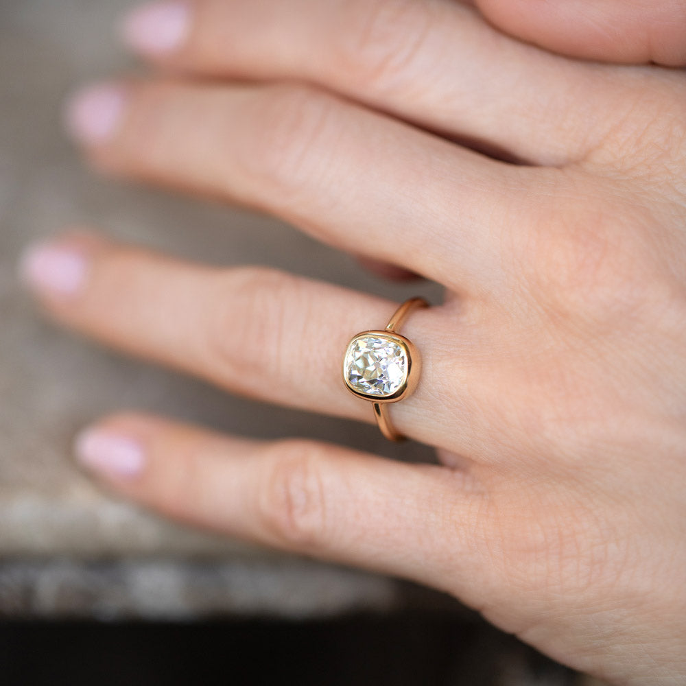 product_details::Geyser Diamond Ring 006 on model.