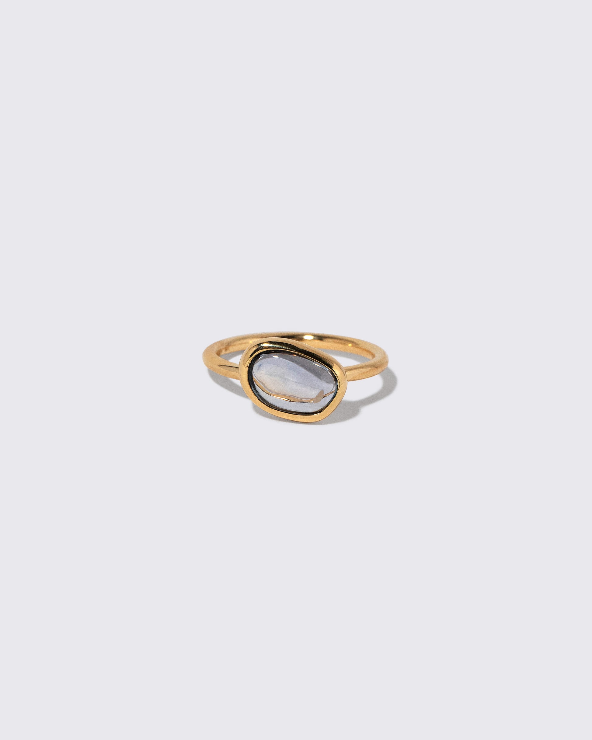 Bicolor Sapphire Gusher Ring on light color background.