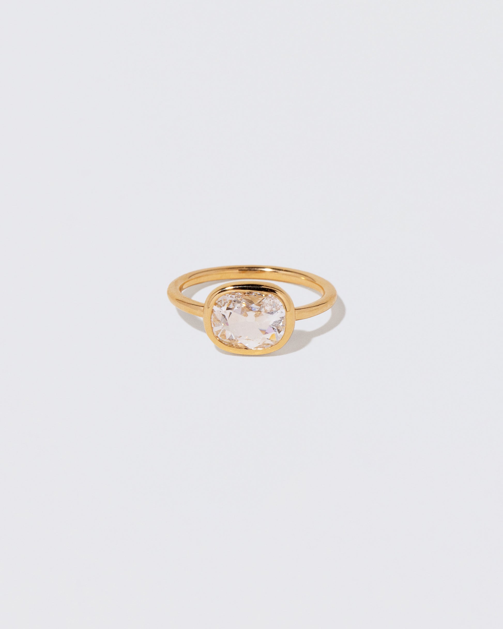 Gusher Diamond Ring 060 on light color background.