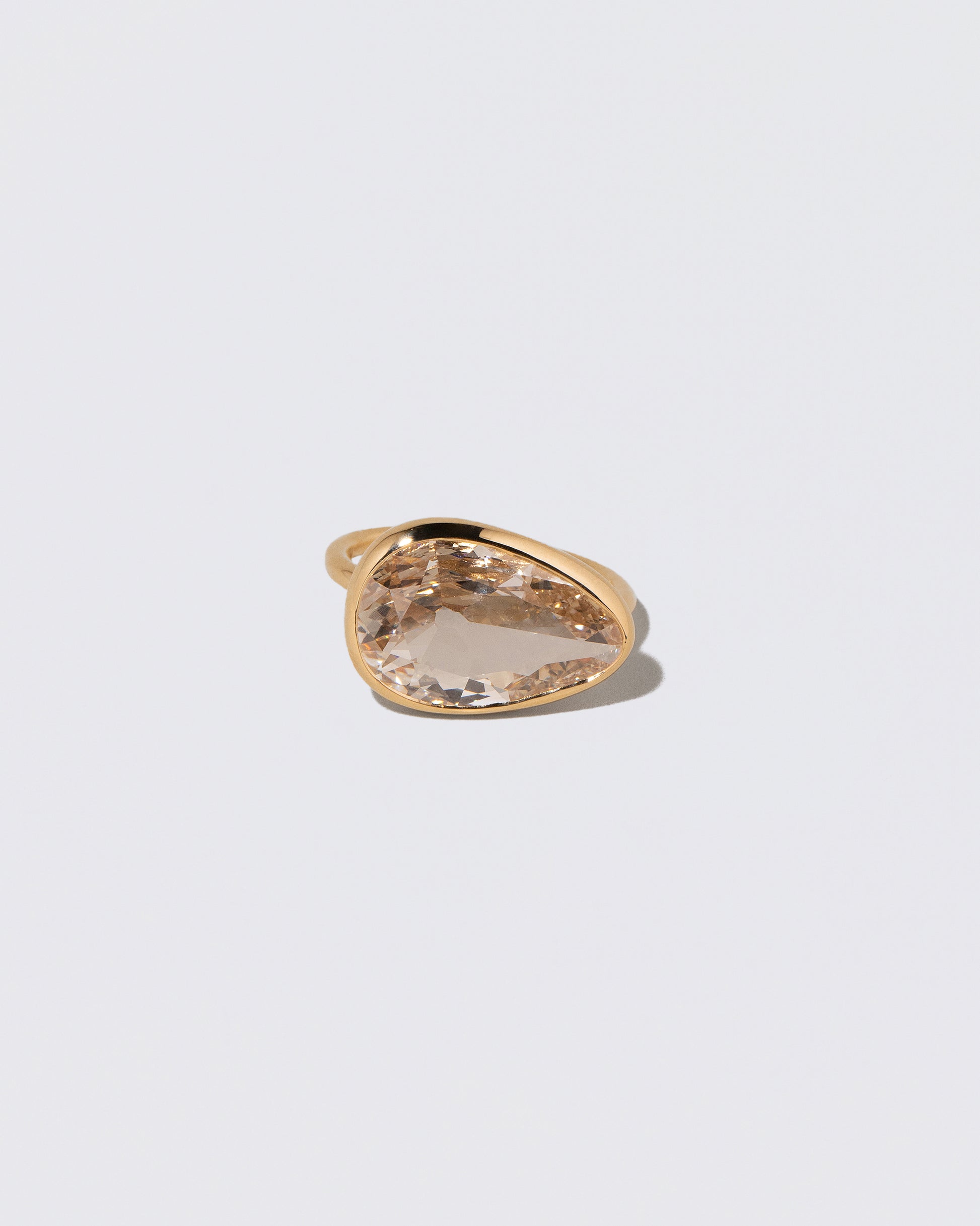 Gusher Diamond Ring 009 on light color background.