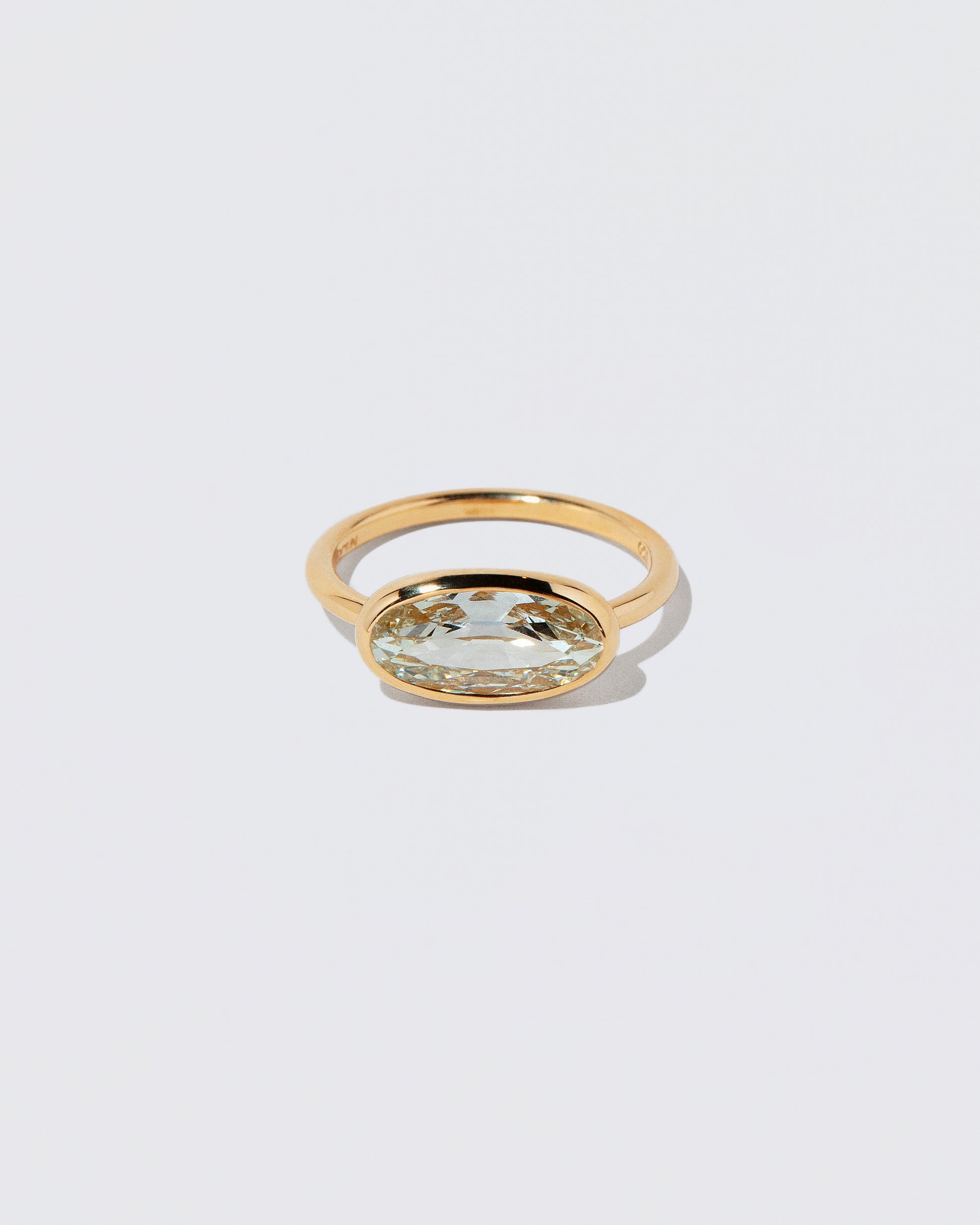 Gusher Diamond Ring 045 on light color background.