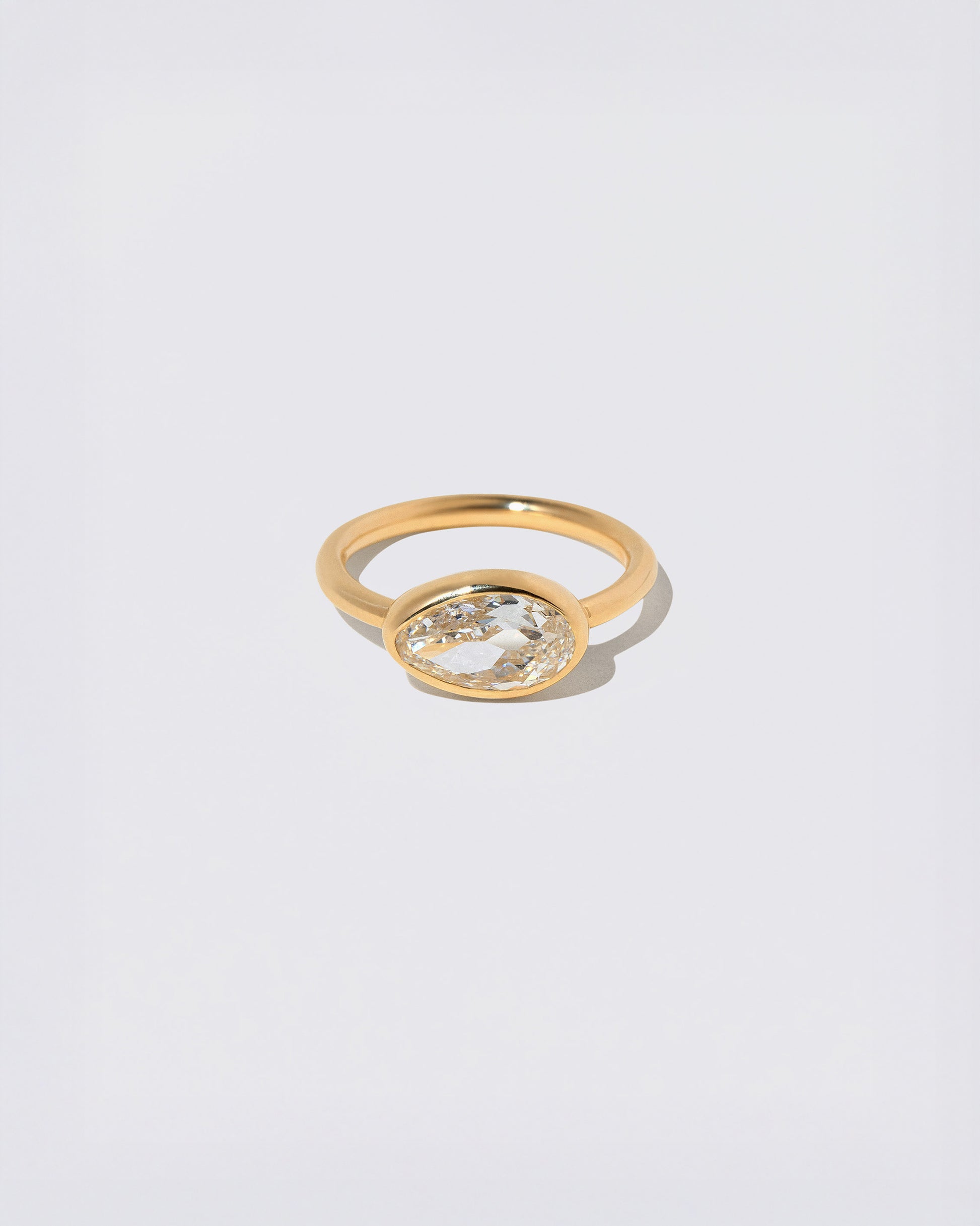 Gusher Diamond Ring 046 on light color background.