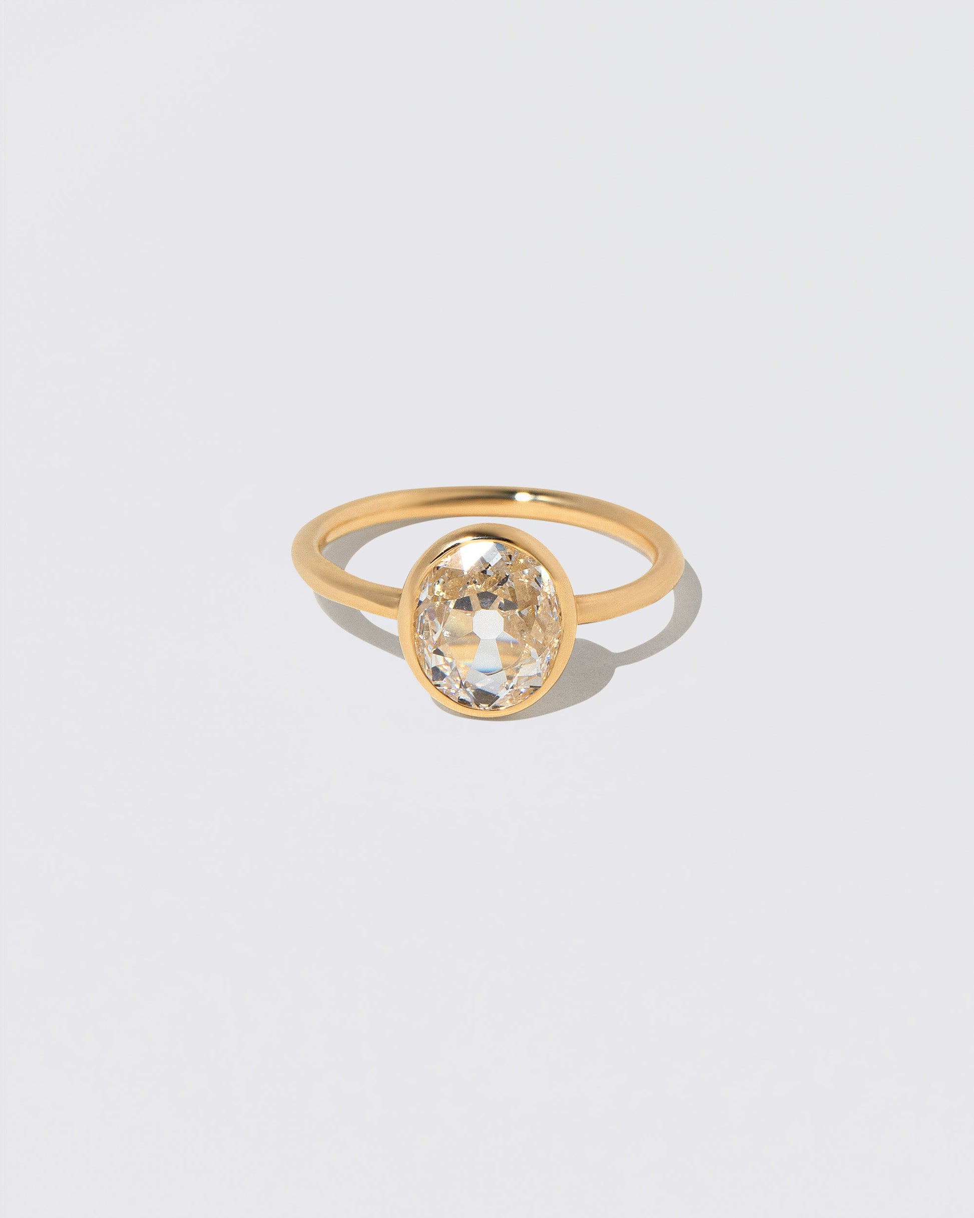 Gusher Diamond Ring 048 on light color background.