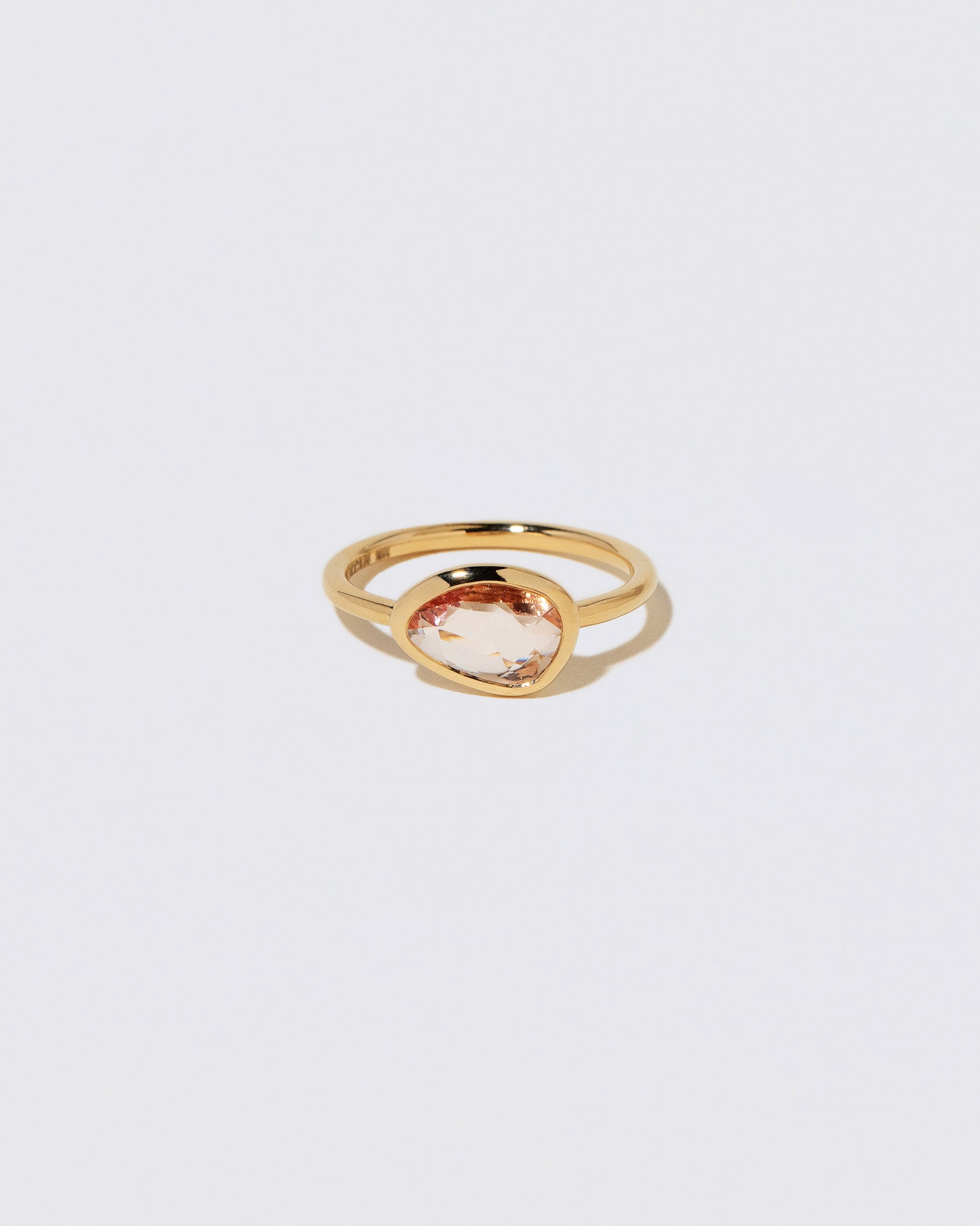 Gusher Peach Sapphire Ring 051 on light color background.