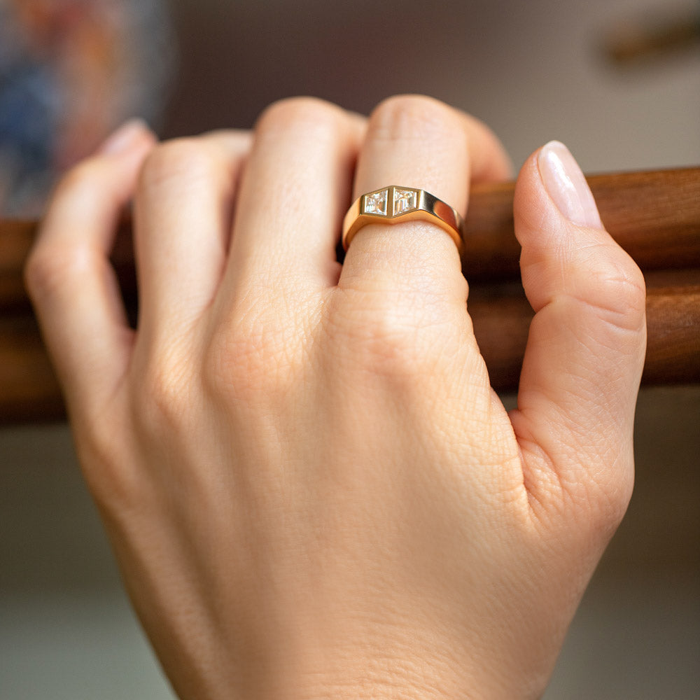 product_details::Miroir Ring on model.