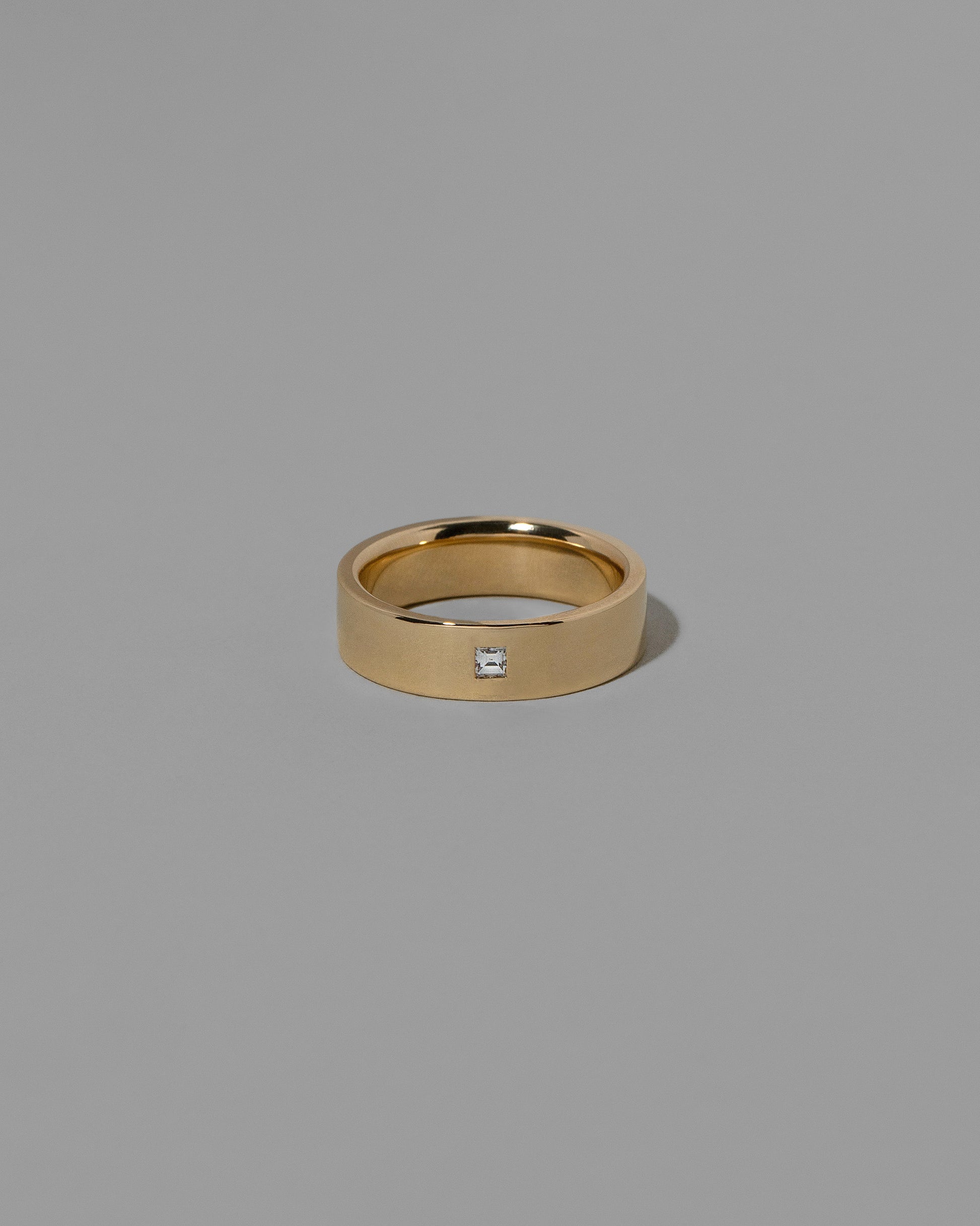 Gold Diamond 6mm Square Cut Piet Band on light color background.