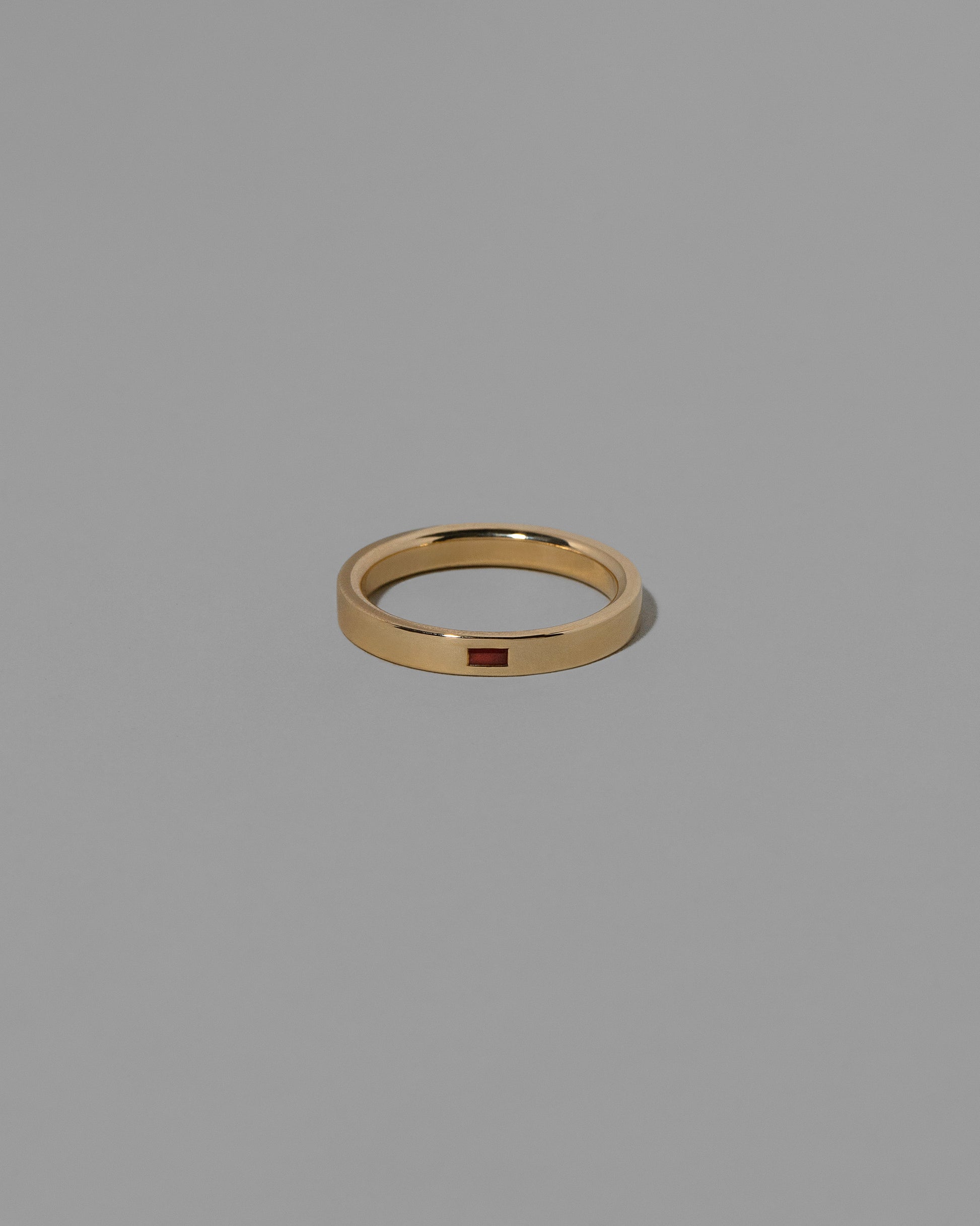 Gold Ruby 3mm Baguette-Set Piet Band on light color background.