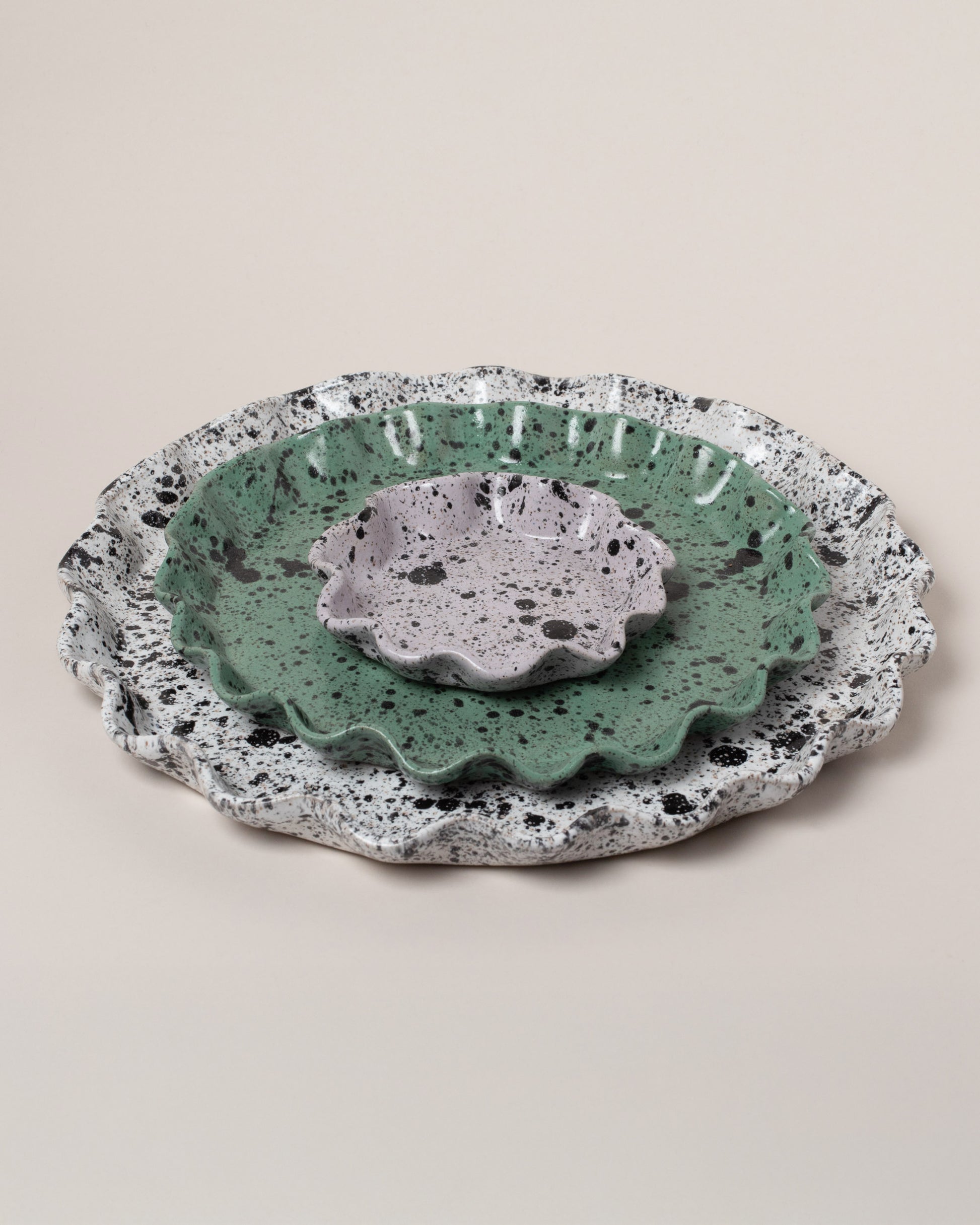 Recreation Center Ruffle Platter Set on light color background.