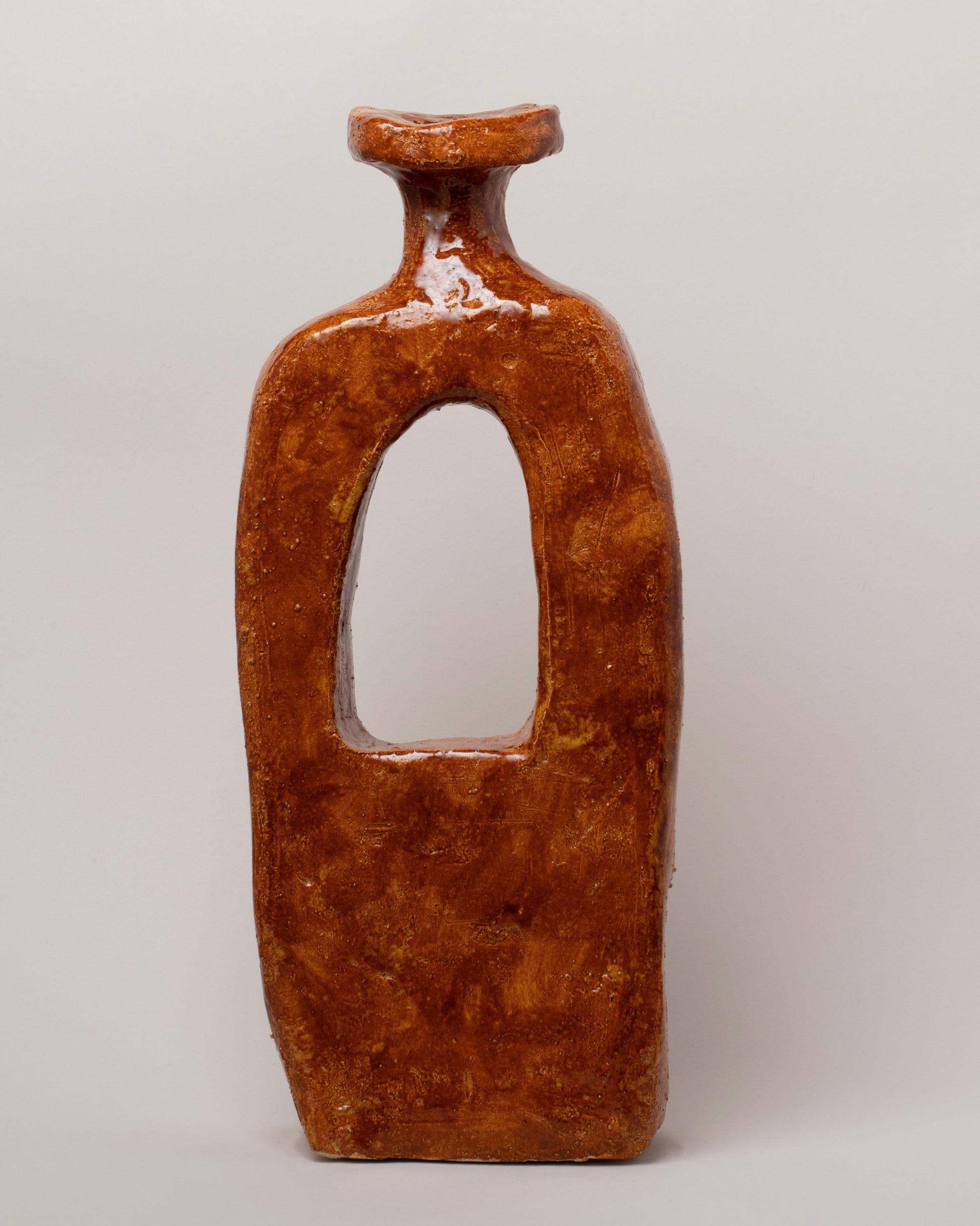 Willem van Hooff Itel Small Core Vessel on light color background.