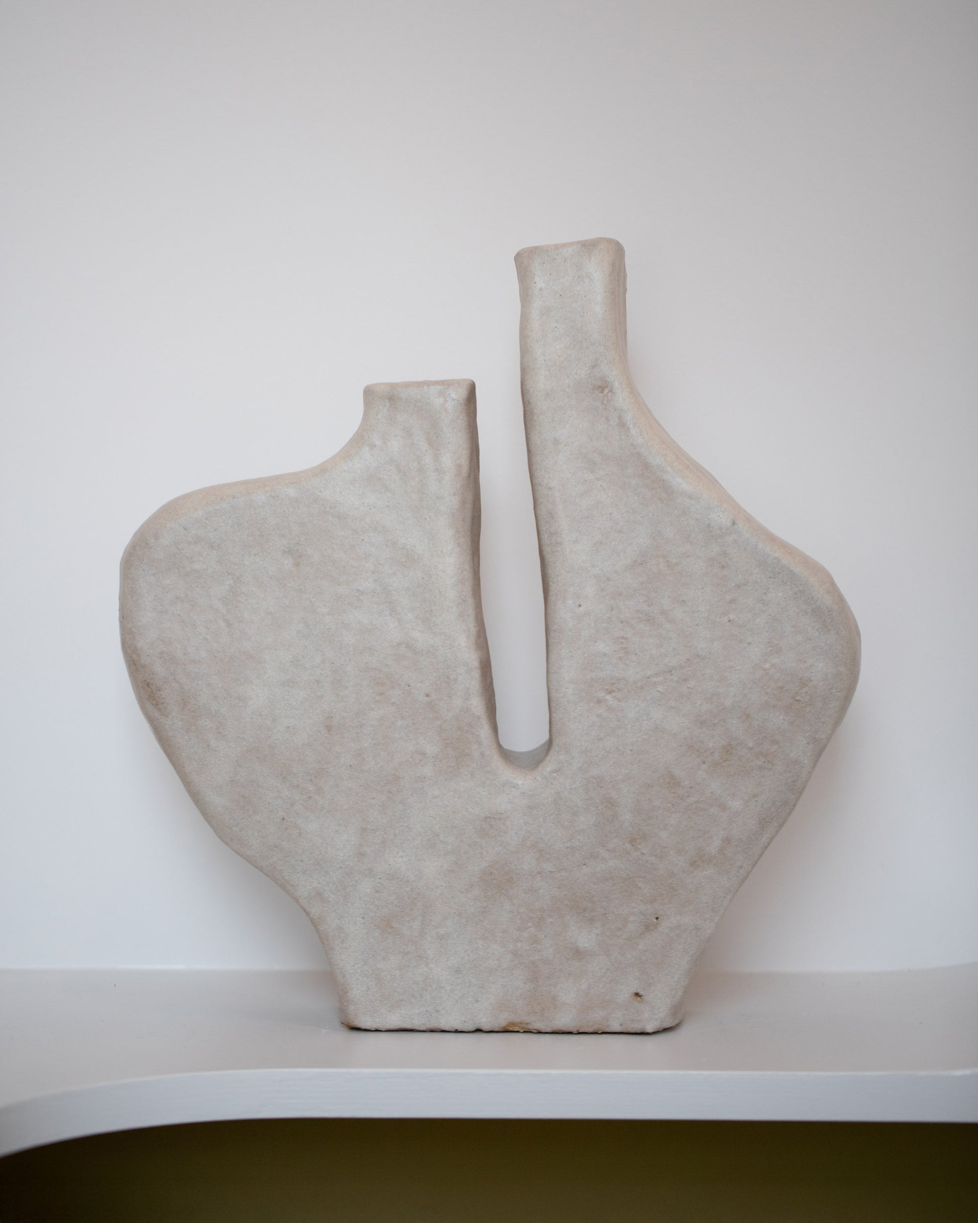 Willem van Hooff Taro Medium Core Vessel on light color background.