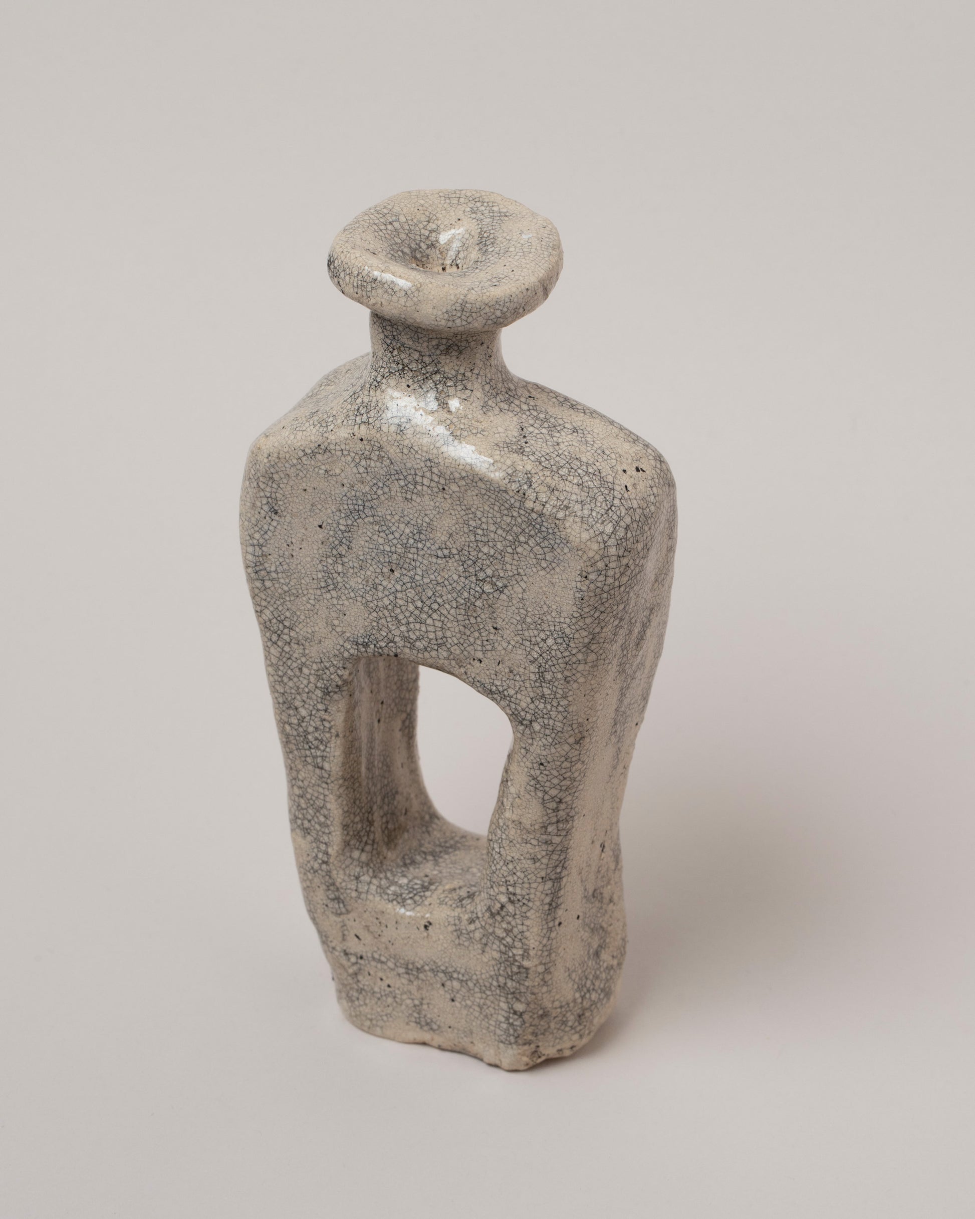 Closeup details of the Willem van Hooff Sandrift Tiny Core Vessel on light color background.