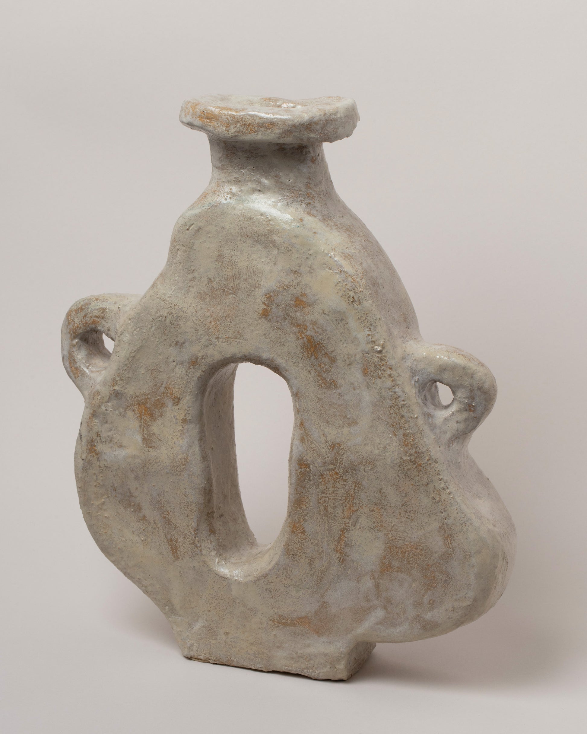 Closeup details of the Willem van Hooff Gena Small Core Vessel on light color background.