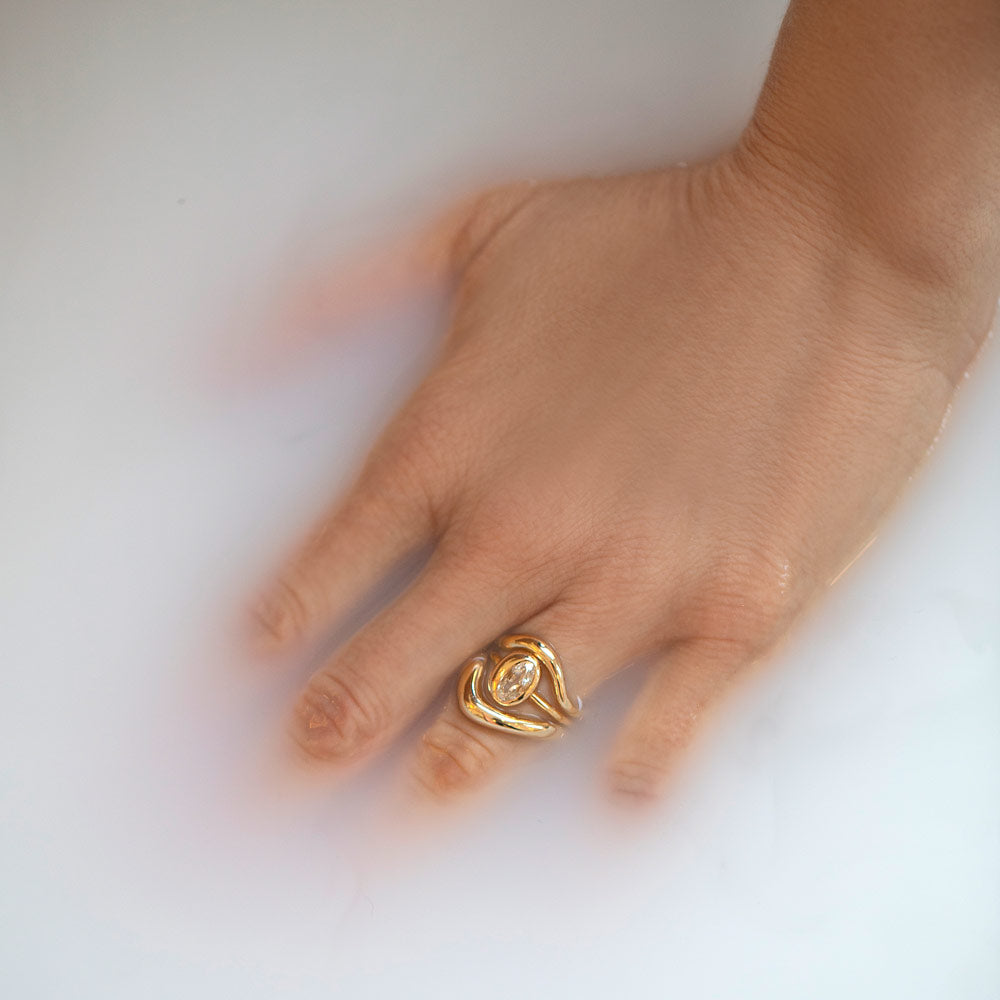 product_details::Precise Ring on model.