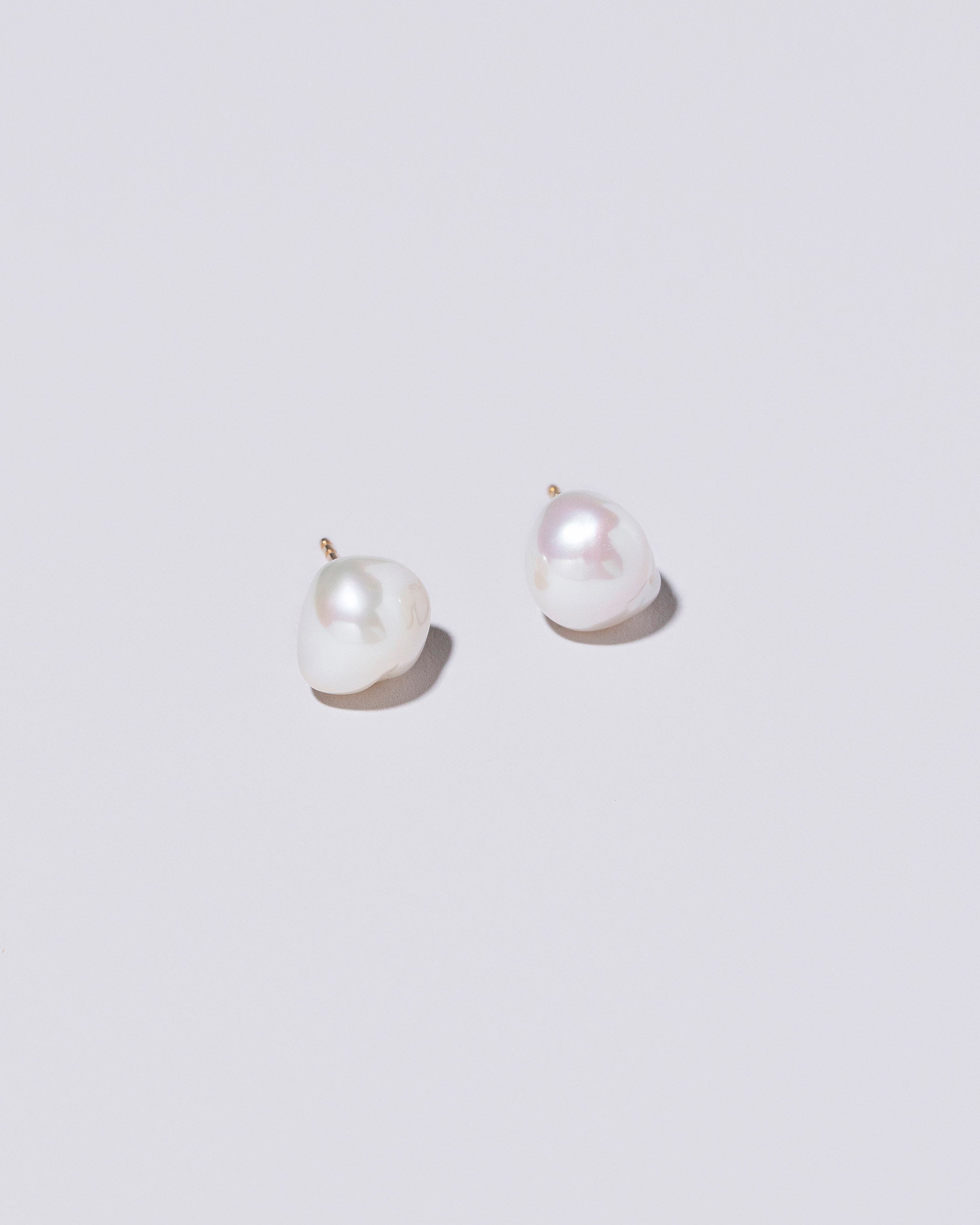 Golden,White Simple C Shape Pearl Alloy Stud Earrings at Rs 107.25/set in  New Delhi