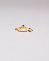  Triangle Band - Single Stone on light color background.