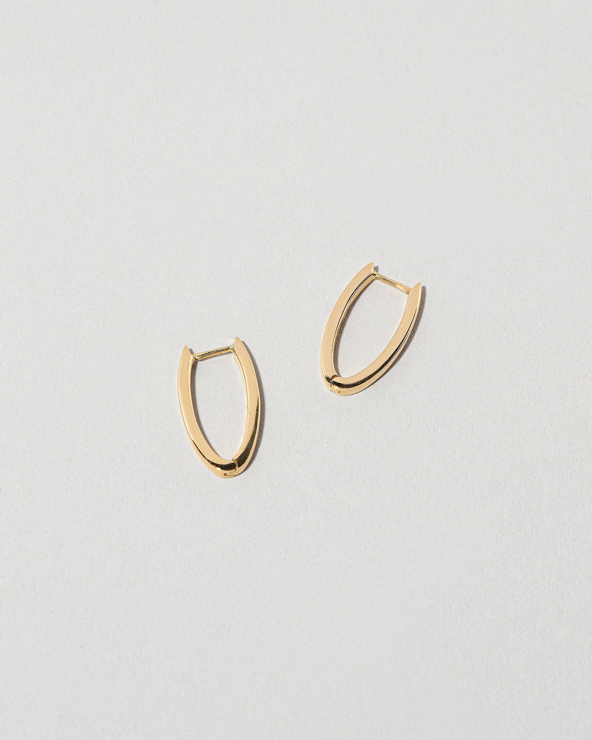Tiny Loop Hoops | Mociun 18K Gold / White Diamond