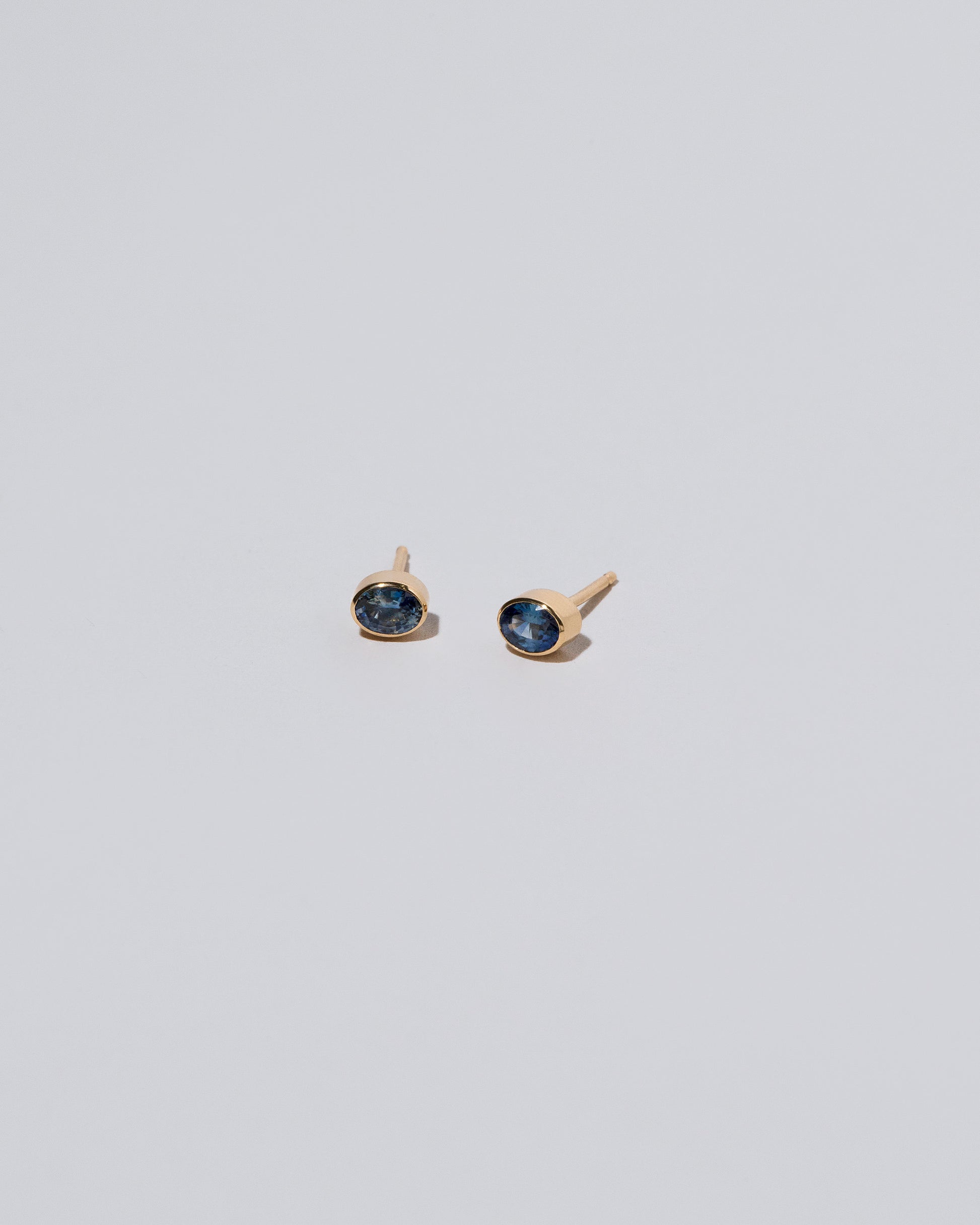 Oval Stud - Sapphire on light color background.