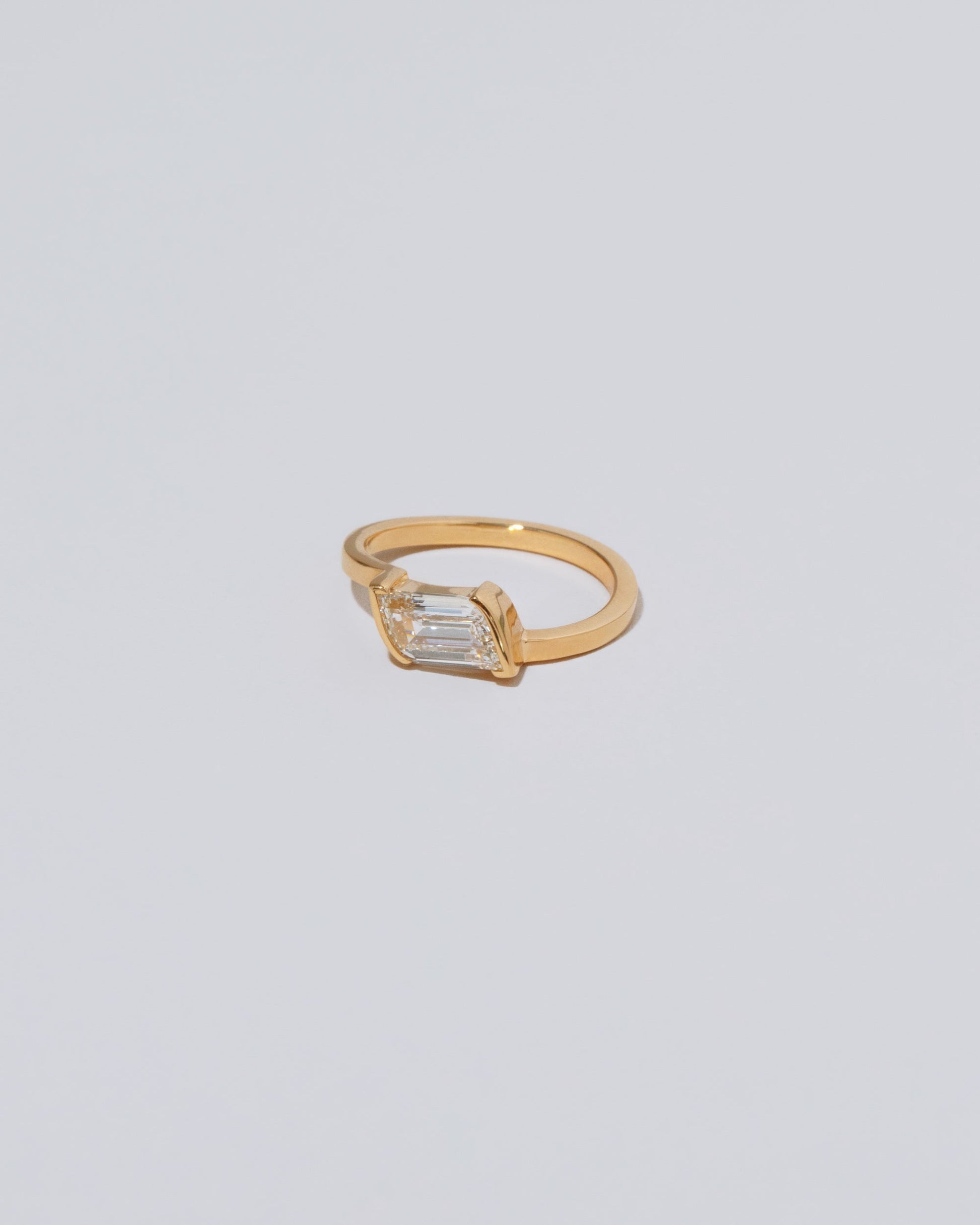 Product photo of the Chassé Ring on light color background