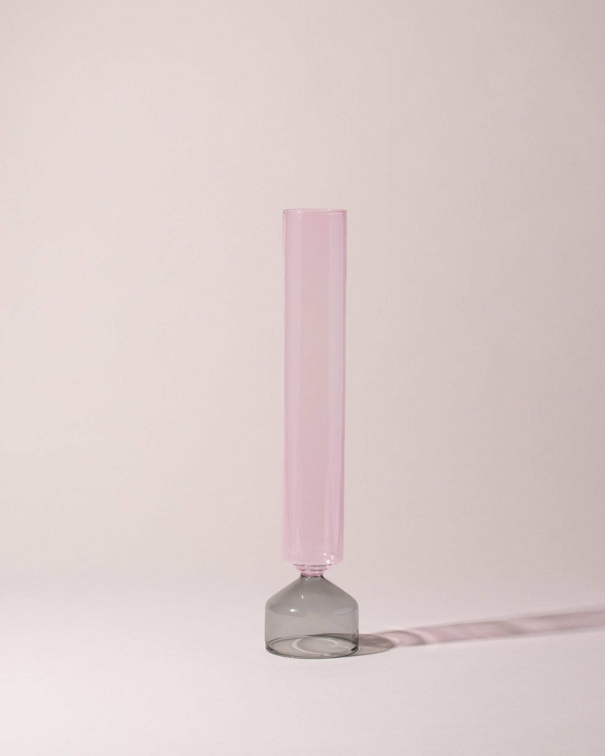 Ichendorf Milano Smoke and Pink Bouquet Colore Vase on light color background.