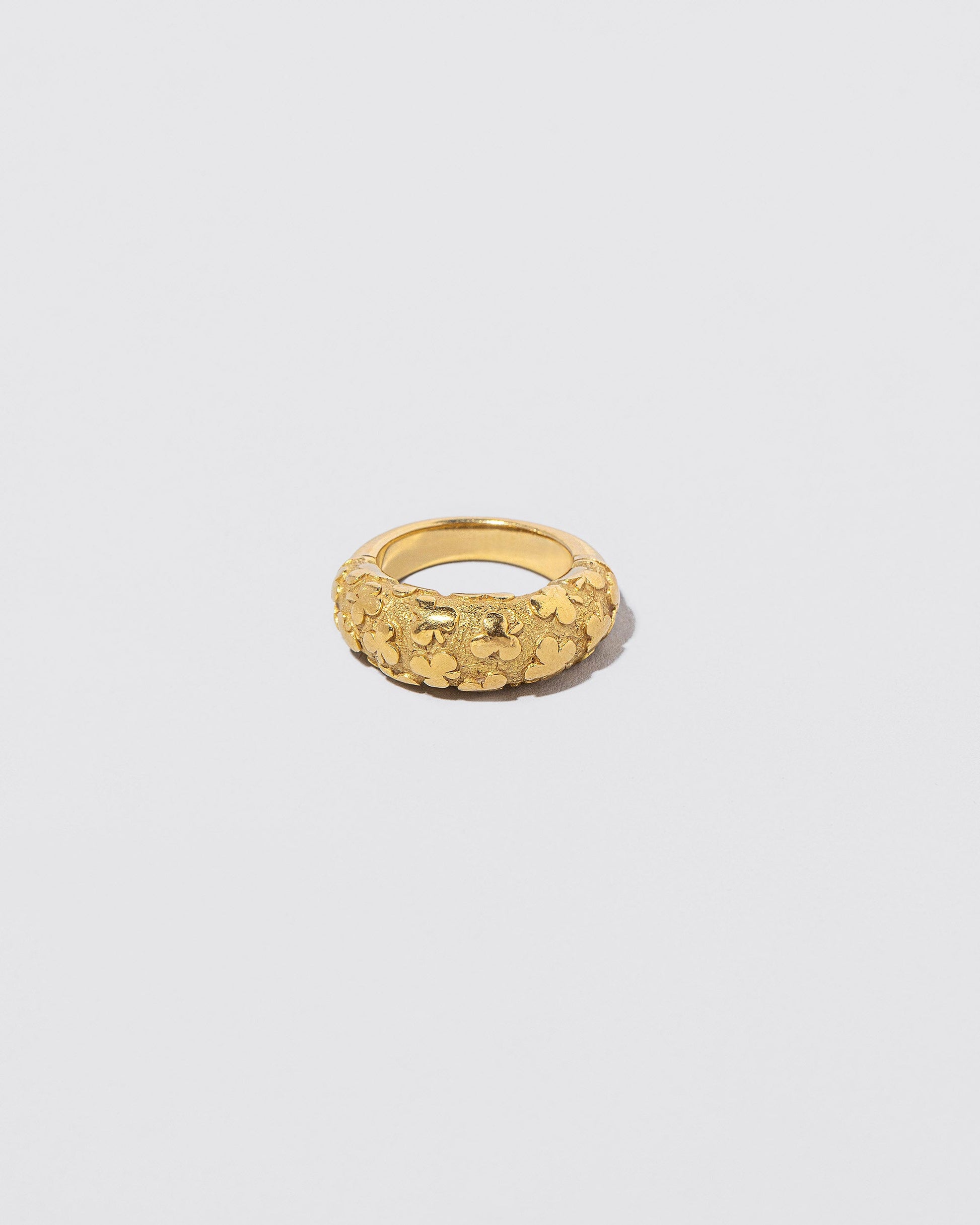  Clover Ring on light color background.